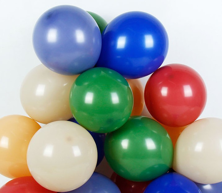 Latex vs Foil Balloons: Which Should Wholesale Buyers Stock More?