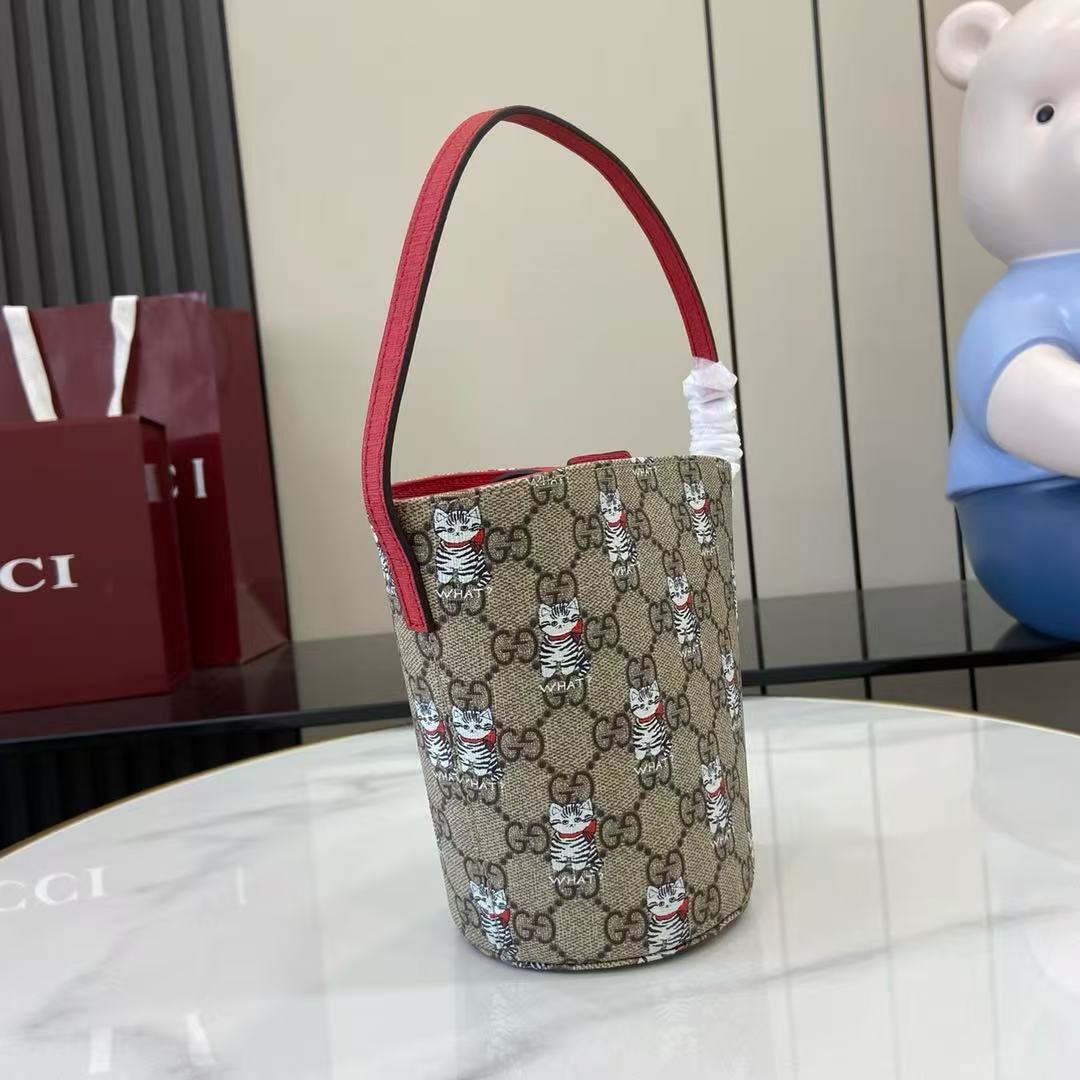 [New Product] Gucci 2025 early spring model: 752356. Size: 18.5 cm x 16.5 cm x 7.5 cm (deep) Color: Whole printed pvc/original leather. Italian creation