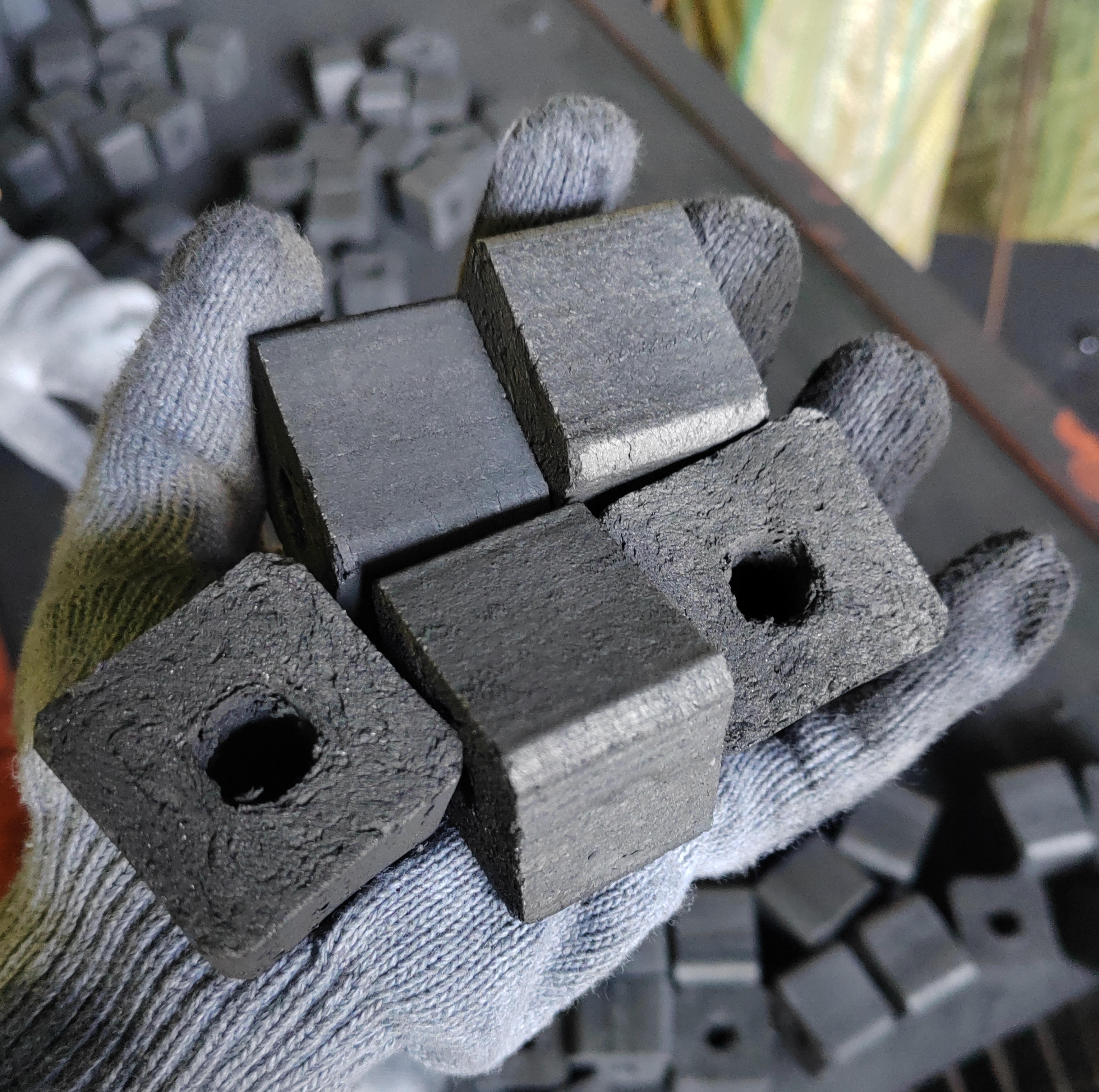 Hookah Shisha Charcoal Wholesale: Square Bamboo Charcoal VS Round Quick‑Light Shisha Charcoal — B2B Buying Guide