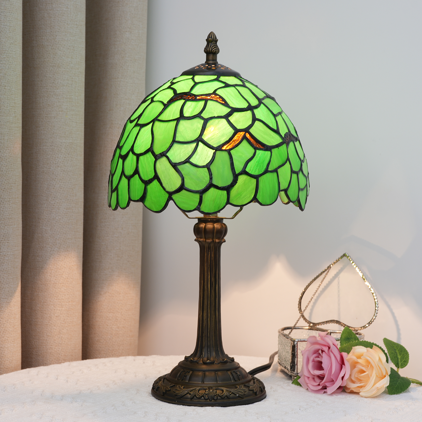 Blivuself Tiffany  Stained Glass Green Leaf Shape Design Lamp Bedroom Dining Room Office Dormitory Bar Decor Style European And American Retro Style Decor 8-Inch Green Leaf Desk Lamp OFU1056