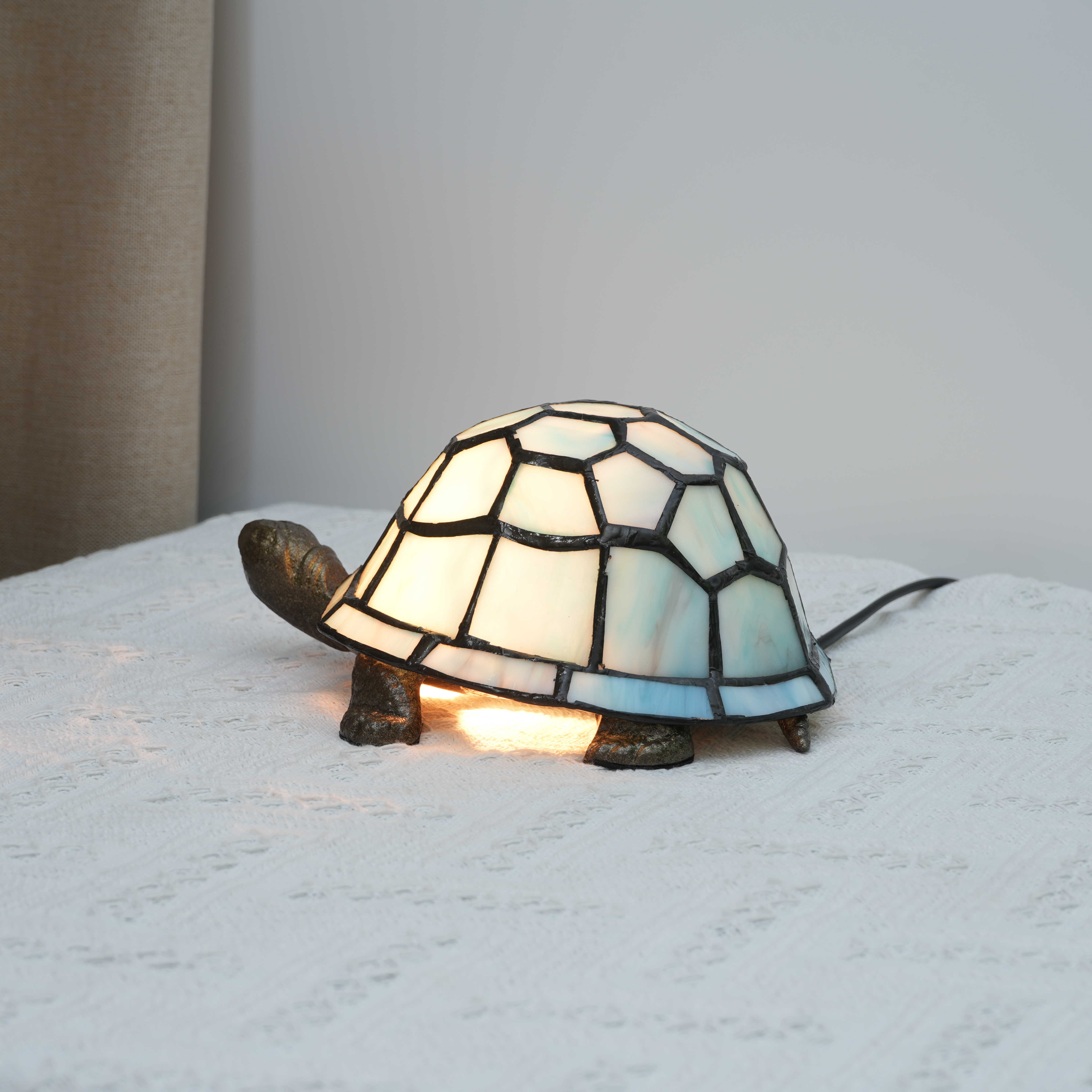 Blivuself Tiffany Stained glass Light Blue Turtle nightlight Bedroom Bedside Reading light Dorm bar Warm vintage style mini cute kids decorated unique cute cabin 4 "rustic nightstand light OFU1131