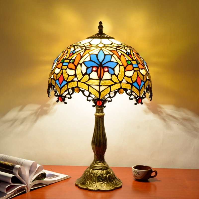 Blivuself Tiffany Style Stained Glass European And American Retro Style Brown Lotus Logo Base 12-Inch Eye Protection Desk Lamp Is Suitable For Living Room, Study, Bedroom Nightstand, Desk, Restaurant, Bar And Other Furniture Decoration 12-Inch Love Beads Longtail Desk Lamp OFT810