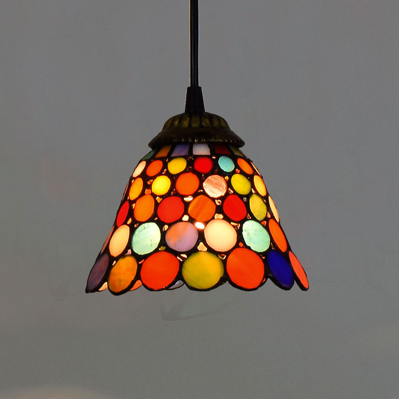 Blivuself  Tiffany Style Stained Glass 6-Inch Red Circular Design Chandelier European And American Retro Casual Style Suitable For Living Room, Dining Room, Bedroom, Bar And Other Indoor Home Decoration 6-Inch Colorful Circle - Black Line Chandelier OFP1041