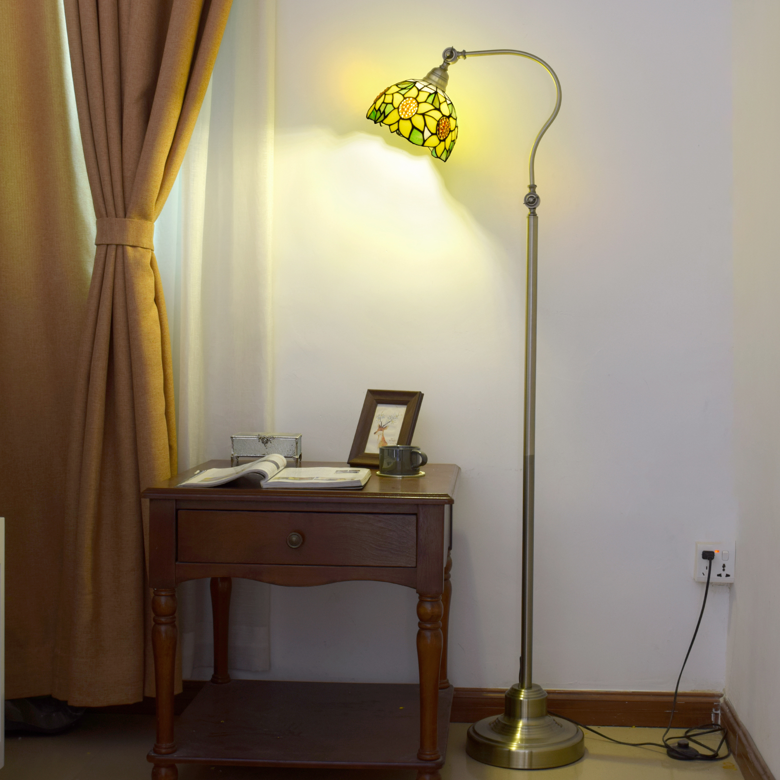 Blivuself Tiffany European Retro Style 8-Inch Yellow Sunflower Pure Hand-Made Stained Glass Lamp Shade Metal Downward Floor Lamp Vertical Adjustable Light Reading Light Light Luxury Art Home Decoration For Bedroom Living Room Office Study Corridor Cafe 8-Inch Yellow Sunflower Downward Floor Lamp OFCP1023