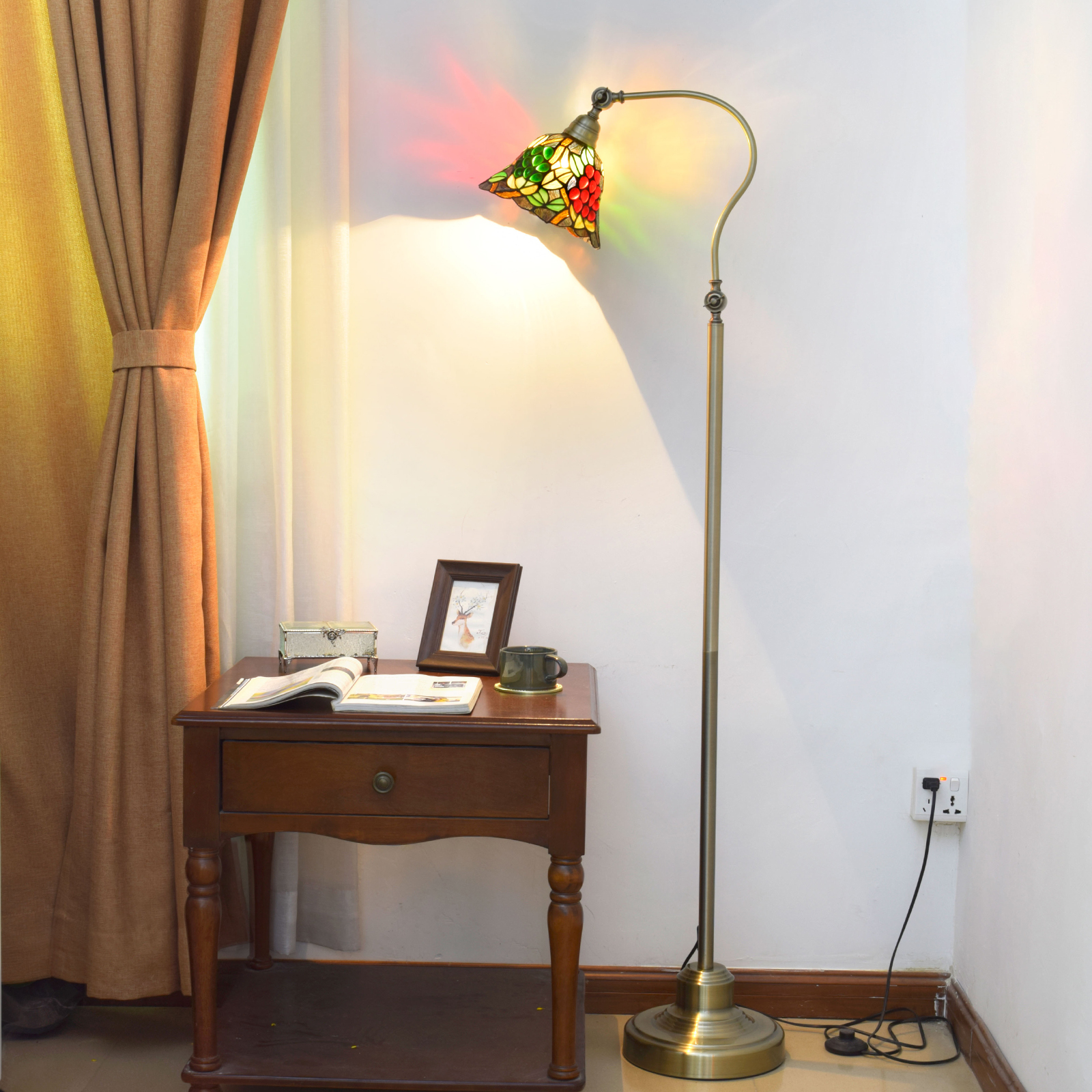 Blivuself Tiffany Traditional Retro Style Design 8-Inch Black Red Green Two-Color Grapes Hand-Made Colored Glass Lamp Shade, Metal Floor Lamp Vertical Downward Adjustable Antique Craft Classical Art Atmosphere For Bedroom Living Room Office Study 8-Inch Black Bottom Grapes - Downward Floor Lamp OFCP1047