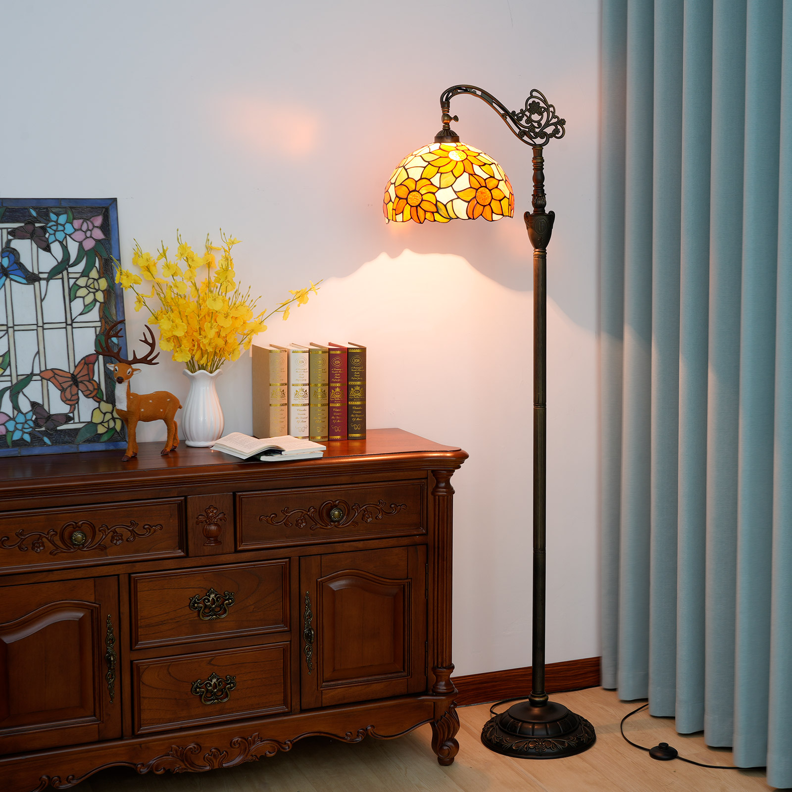 Blivuself Tiffany Floor Lamp Retro Country Style 12-Inch White Orange Sunflower Floor Lamp Indoor Lighting Soft Arch Goosenneck Adjustable Angle Reading Lamp Romantic Warm Atmosphere To Create Home Decoration, Hand-Made Stained Glass Lamp Shade Suitable For Bedroom Living Room Office Study, 12-Inch White Sunflower-Of Downward Floor Lamp OFX015