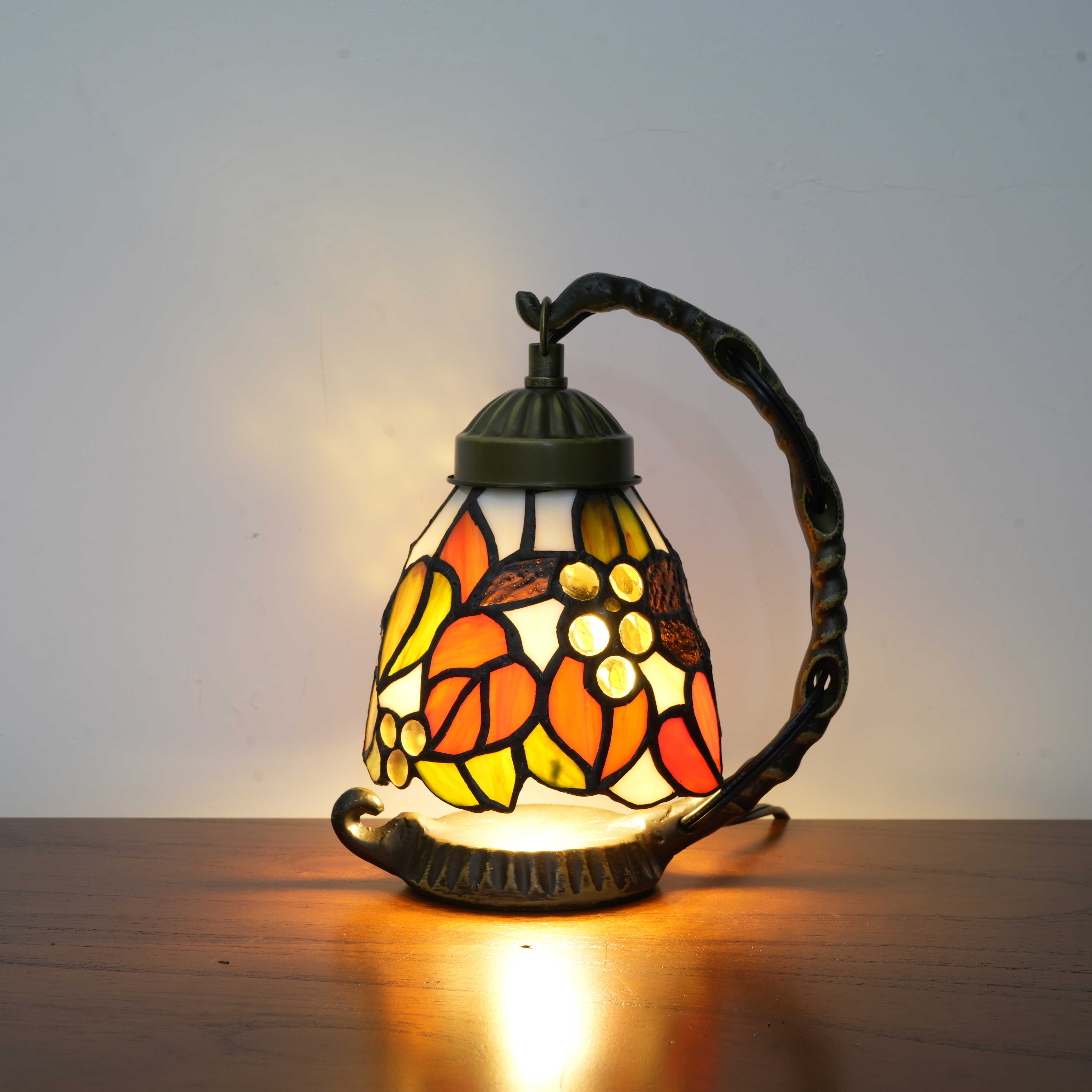 Blivuself Tiffany Vintage Medieval Style Design Brown Maple Leaf Handmade Stained Glass Lampshade, Suitable For Bedroom, Library, Living Room And Other Warm And Lovely Night Light Home Decoration, Mini Maple Leaf Grape Night Light OFU1212