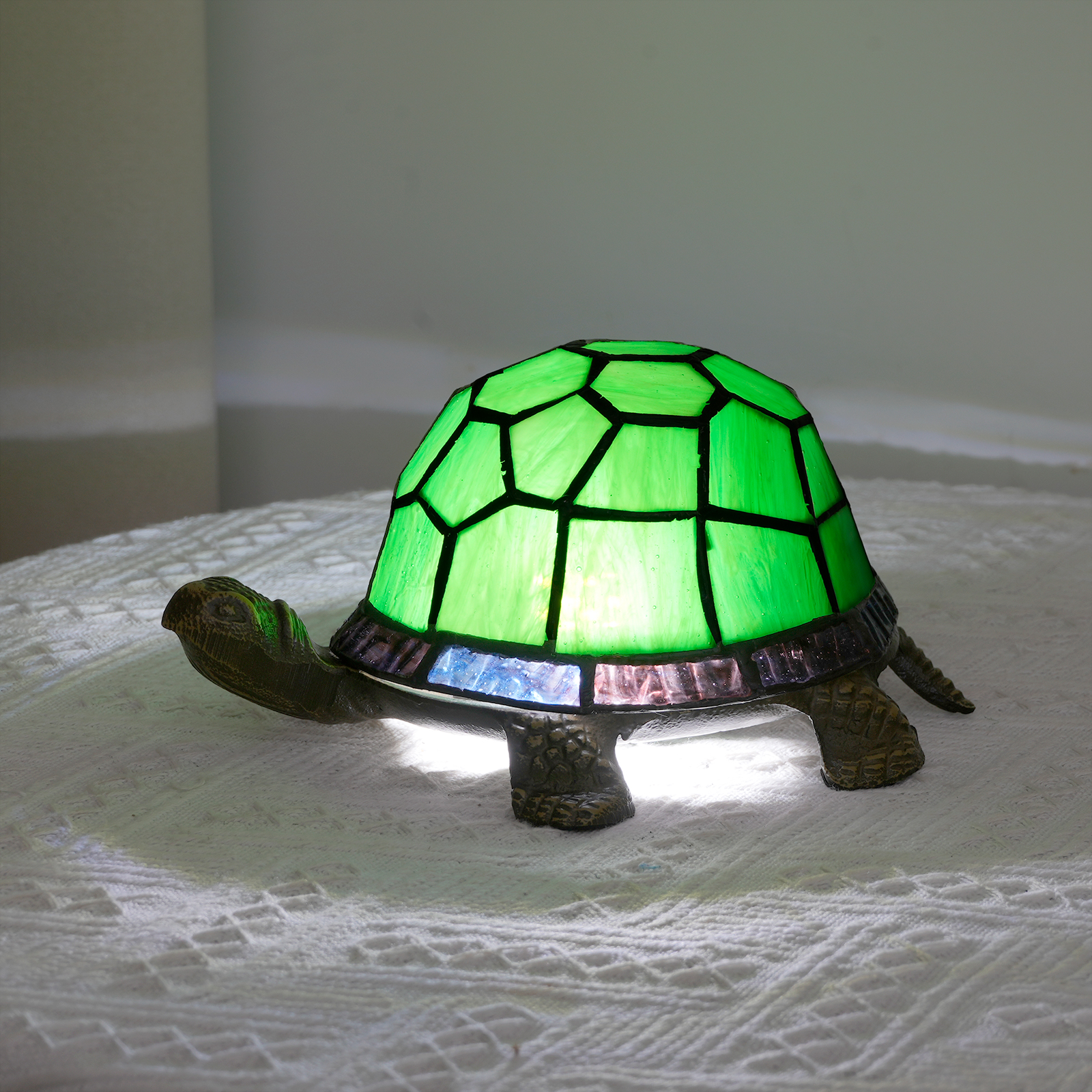 Blivuself Tiffany Desk Lamp Victorian Style Light Green Turtle Hand Stained Glass Lamp Shade, Suitable For Gift Nightstand Desk, European Vintage Art Mini Nightlight Romantic Home Decoration, 943318 Turtle Desk Lamp OFU1216