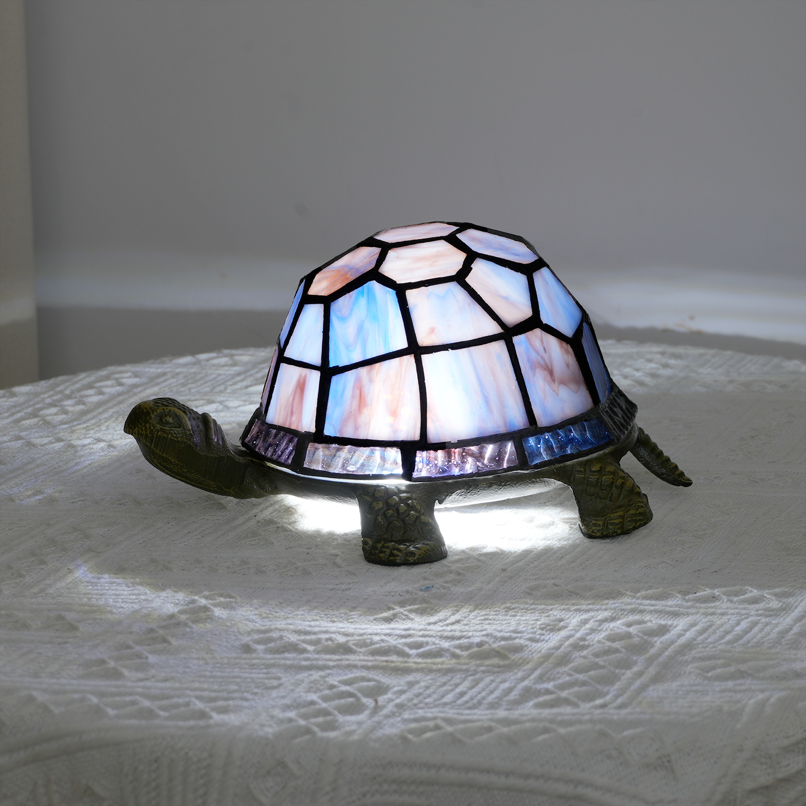 Blivuself Tiffany Desk Lamp Traditional Style Purple Turtle Hand Stained  Glass Lamp Shade, Suitable For Gift Bedside Table Desk, Classical Art Mini Night Light Romantic Home Decoration, 94449 Turtle Desk Lamp OFU1218