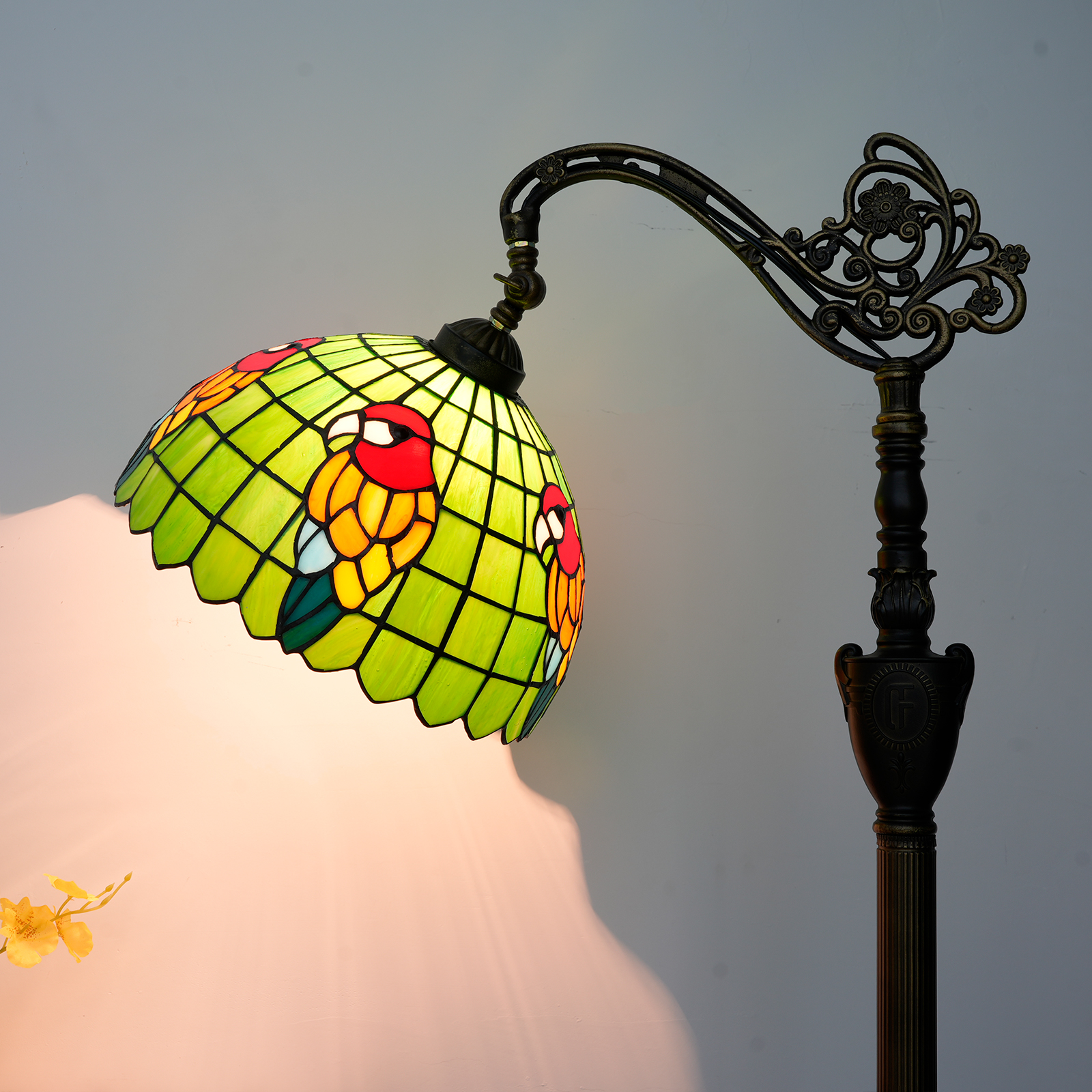 Blivuself Tiffany Floor lamp  European Vintage Style 12-Inch Green Base Red Parrot Hand-Colored Glass Lamp Shade, Classical Art Style Adjustable Indoor Lighting Eye Protection Reading Light, Suitable For Study Bedroom Dining Room Office, 12-Inch Green Base Parrot -OF Downward Floor Lamp OFX021