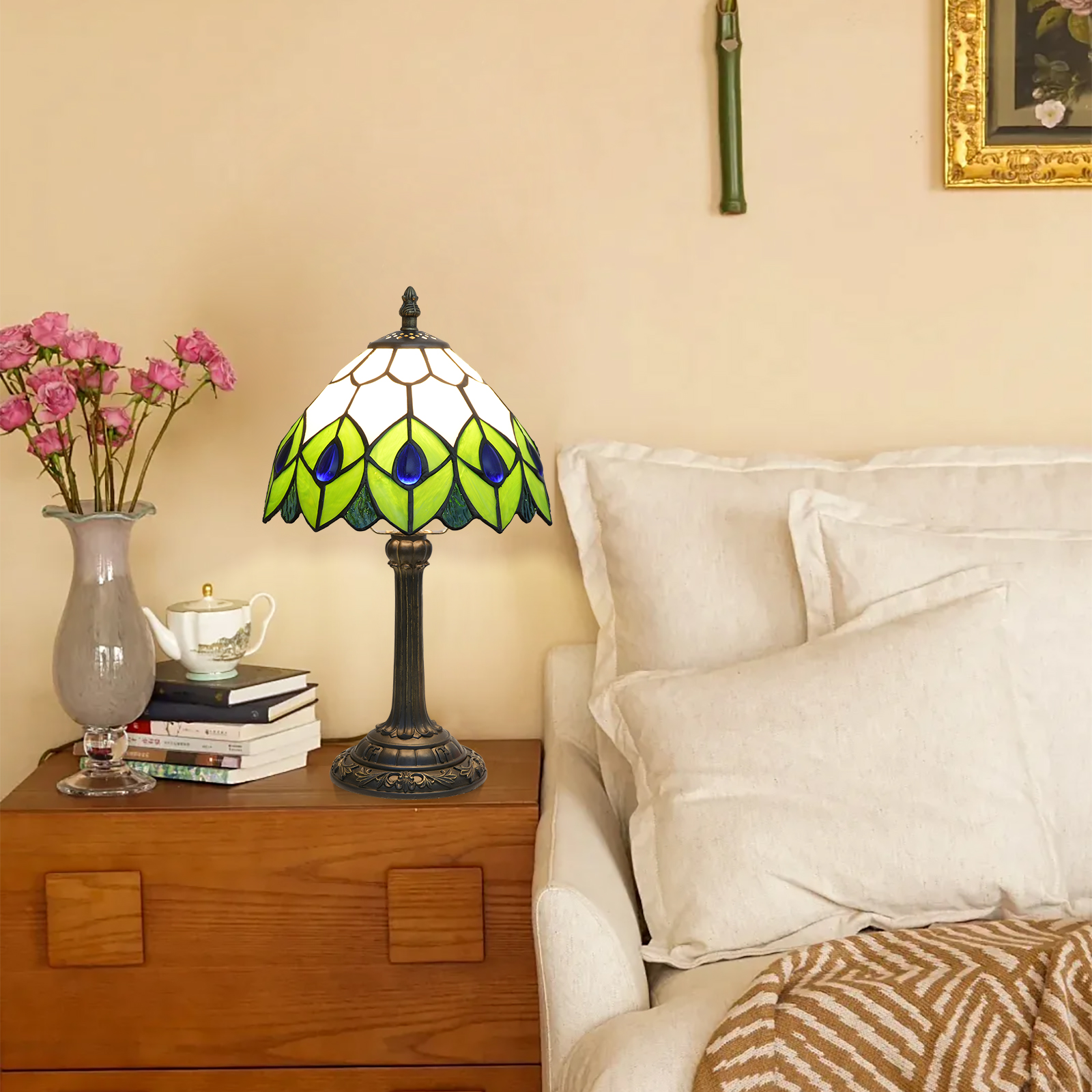 Blivuself Tiffany Stained Glass Table Lamp，8-Inch Victorian-Style Green And White Peacock Feather Design Bedside Lamp, Handcrafted Glass Lampshade, Suitable For Home Decoration Artworks Such As Dormitories, Bedrooms And Living Rooms（OFU1269）
