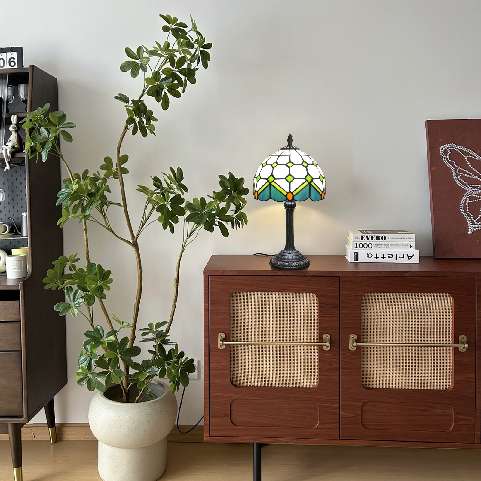 Blivuself Tiffany Stained Glass Table Lamp，8-Inch Victorian Retro Style Design Diamond-Shaped Spliced Bedside Lamp, Handcrafted Glass Lampshade, Suitable For Home Decoration Artworks Such As Dining Rooms, Bedrooms And Living Rooms (Green)OFU1275