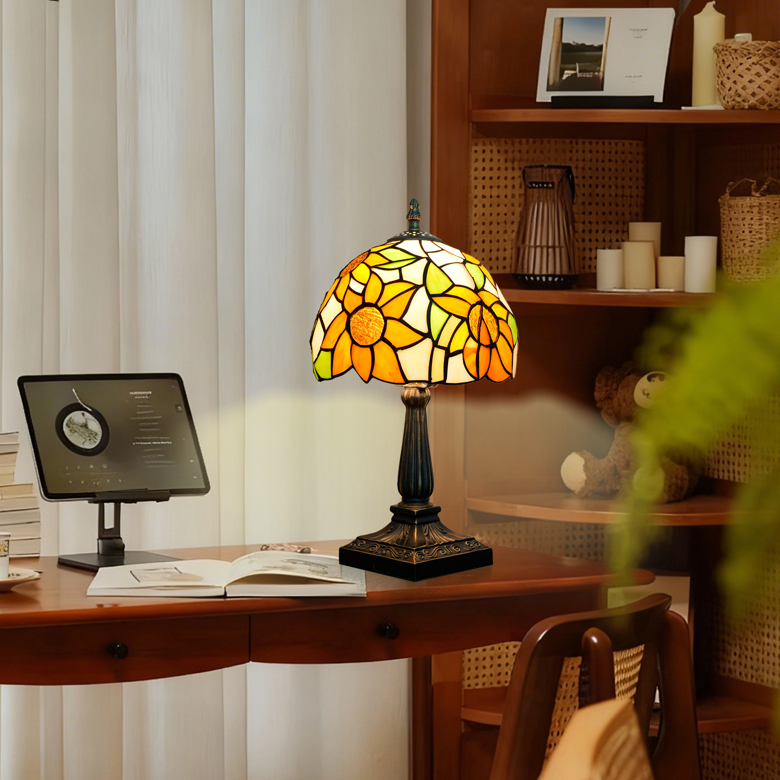 欧琈白色背景向日葵蒂芙尼风格彩色玻璃台灯明亮的花卉口音灯灯罩宽度为20厘米/8英寸舒适明亮的家居美学深铜树脂底座，非常适合阅读和边桌装饰<OFU1396>