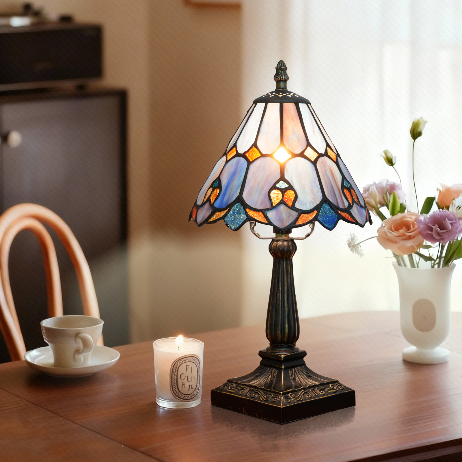 欧琈紫蓝色蒂芙尼风格台灯，8英寸手工彩色玻璃灯罩，配有古董青铜树脂底座，用于卧室、客厅和家庭办公室装饰的复古口音灯<OFU1405>