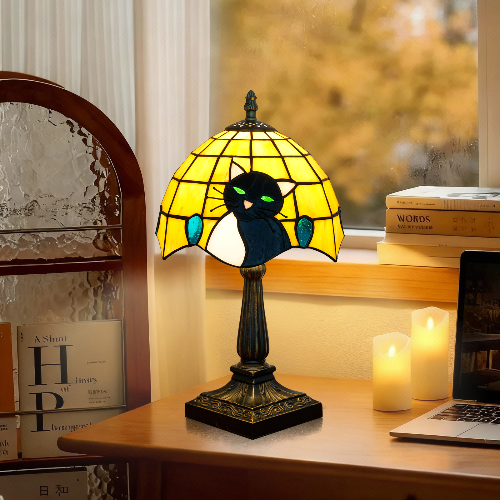 欧琈黑猫蒂凡尼风格台灯，8英寸黄色彩色玻璃灯罩，配有古董青铜底座，适用于卧室客厅餐厅温暖的家居氛围<OFU1414>
