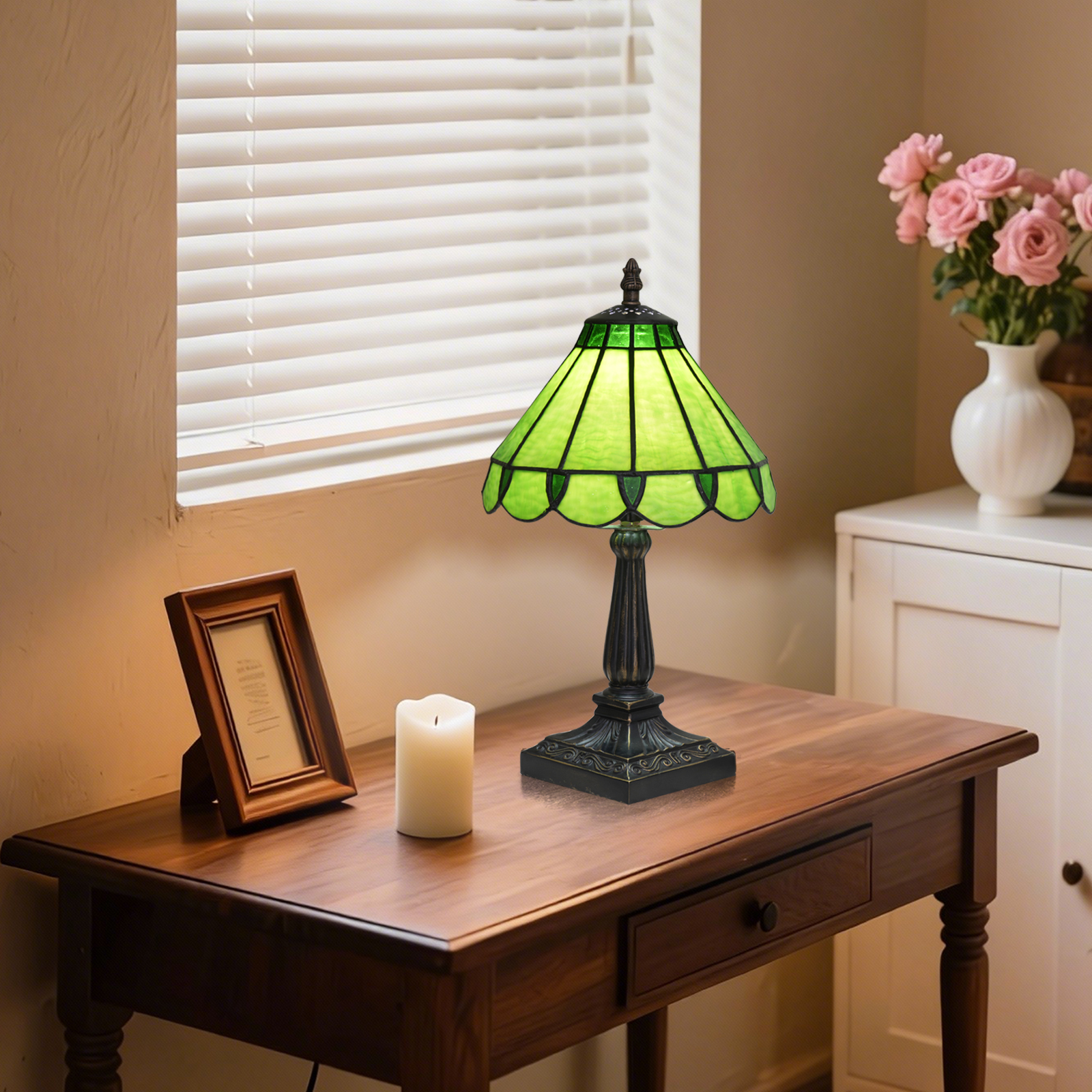 欧琈经典绿色蒂芙尼彩色玻璃台灯8英寸装饰艺术床头灯非常适合自然灵感和复古家居装饰<OFU1418>