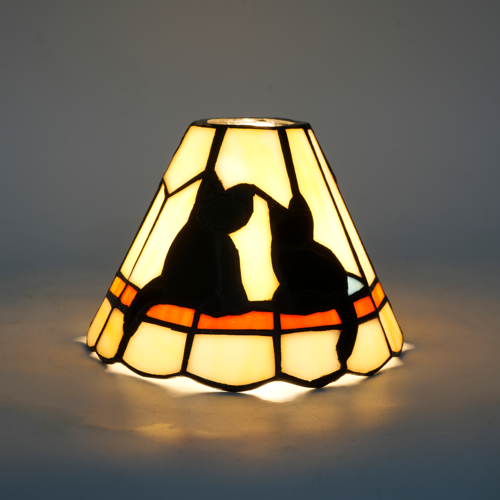 Blivuself 6 Inch Replacement Tiffany Lamp Shade, Black Cat Stained Glass Design, Vintage Cream & Orange Lampshade for Small Table Lamps, Wall Sconces, and Chandeliers OFL237D