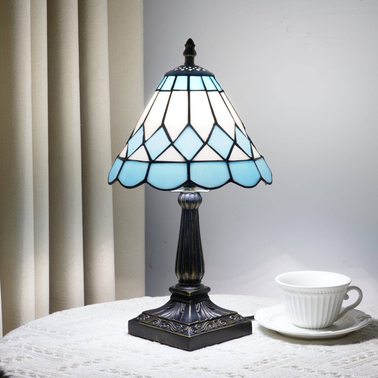Blivuself Small Tiffany Style Light Blue Stained Glass Table Lamp, 8 Inch Art Deco Geometric Nightstand Light, Vintage Coastal Decorative Lamp for Bedroom, Living Room, Apartment, and Home Office OFU1430