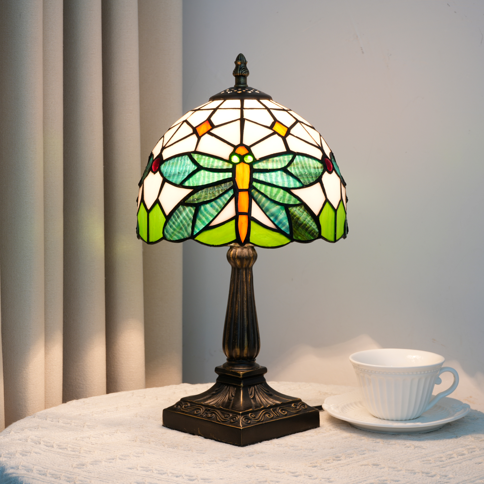 Blivuself Green Dragonfly Stained Glass Tiffany Table Lamp, Handcrafted Classic Insect Design, Small Vintage Nightstand Light with Bronze Base for Bedroom, Reading Nook, and Retro Home Decor OFU1434