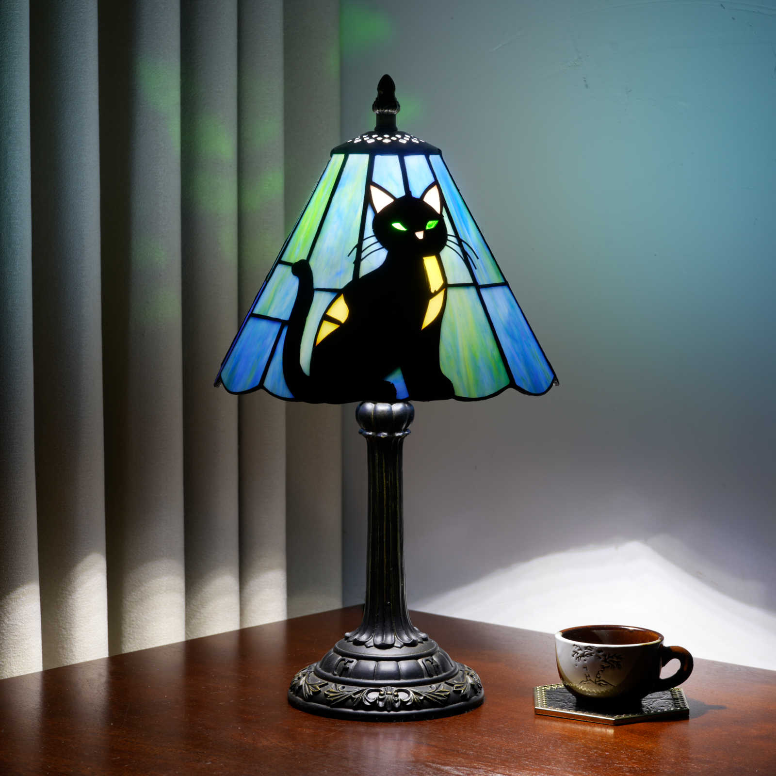 Blivuself 8 Inch Tiffany Style Black Cat Stained Glass Table Lamp, Small Whimsical Blue Night Light Desk Lamp with Black Cat Motif, Antique Bronze Resin Base, for Living Room, Bedroom, Office, Nightstand & Cat Lover Home Decor OFU1446
