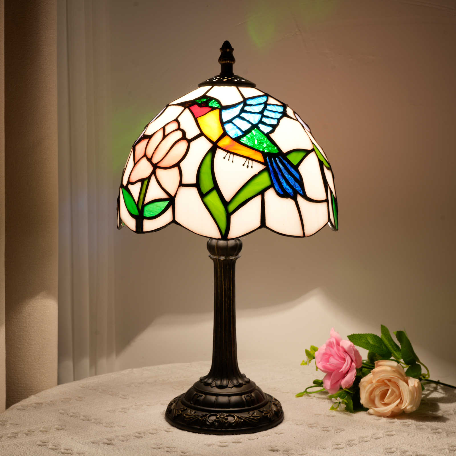 Blivuself Tiffany Style Stained Glass Handcrafted Table Lamp, 8-Inch Hummingbird Two-Color Flower Victorian-Style Bedside Lamp, Bringing Nature Into The Home'S Light And Shadow Art, Suitable For Home Decoration Art In Bedrooms, Living Rooms, Dining Rooms, Etc（OFU1240）