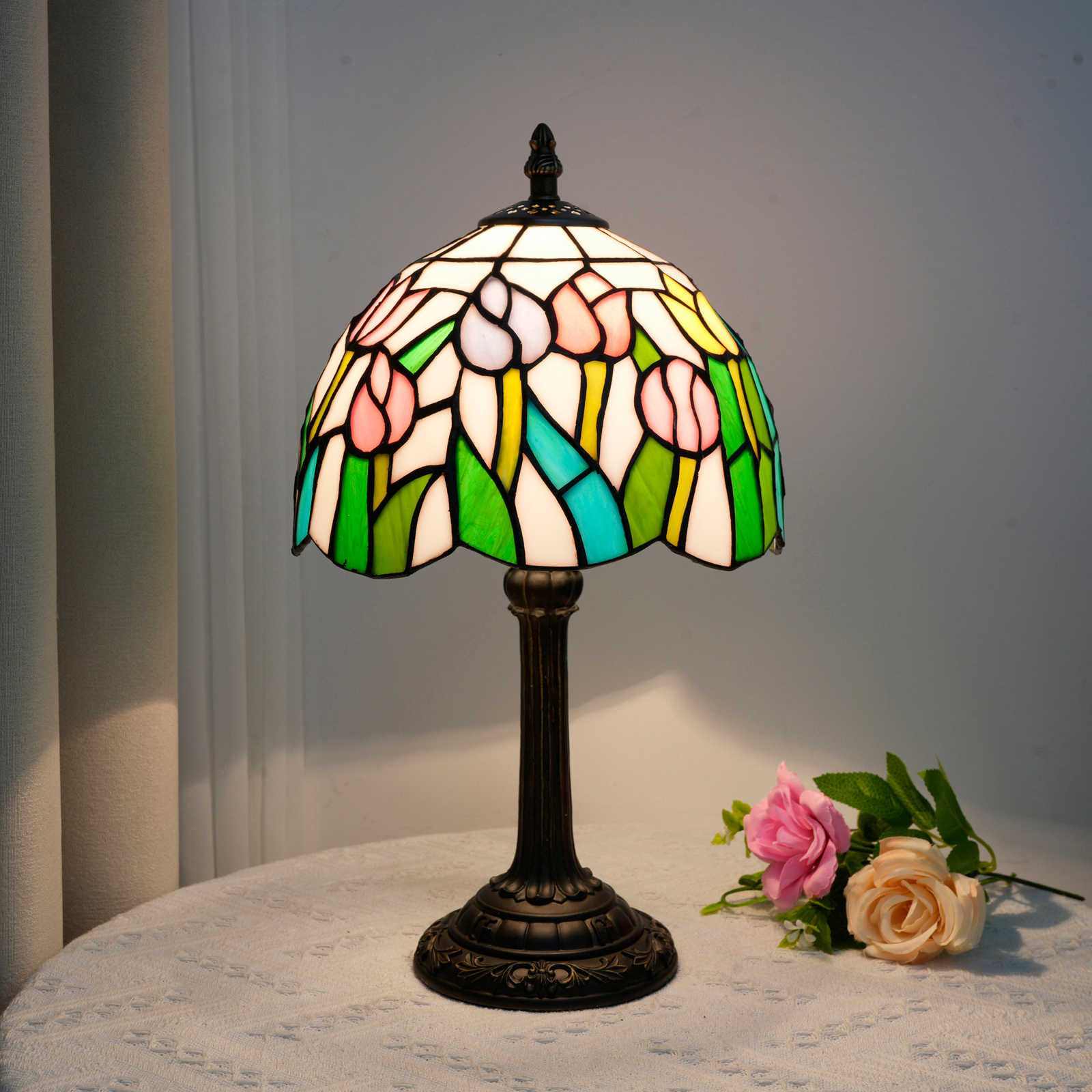 Blivuself Tiffany Tulip Stained Glass Table Lamp, 8-Inch Victorian-Style Pink Bedside Lamp, Handcrafted Colored Glass Lampshade, Suitable For Bedroom, Dormitory, Living Room And Home Decoration Art (OFU1232)
