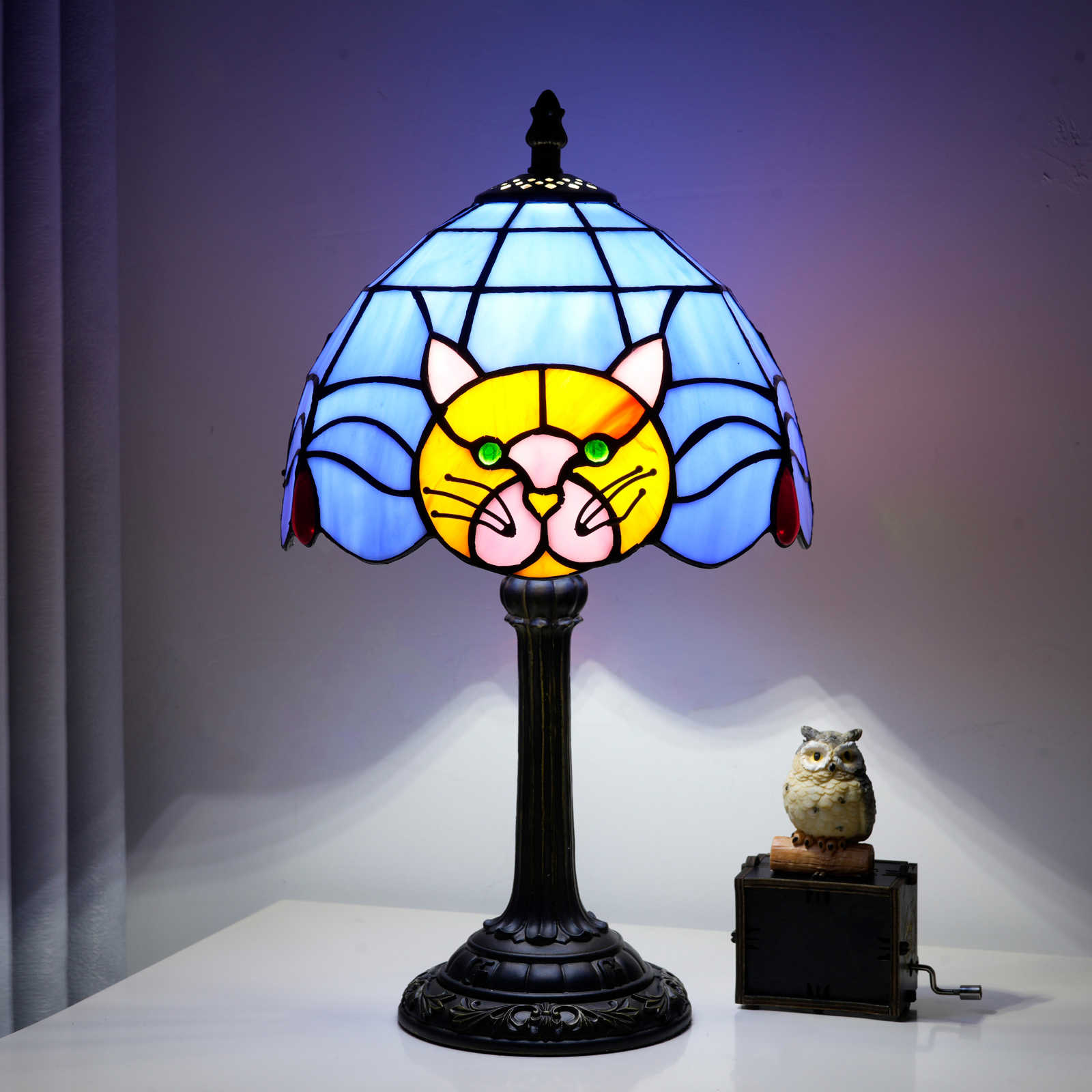 Blivuself Tiffany Stained Glass Table Lamp,Orange Kitten Pattern Retro Design Bedside Lamp, An Artistic Spirit That Illuminates The Space, Suitable For Home Decoration Artworks In Bedrooms, Dormitories, Living Rooms, Etc）（OFU1259）
