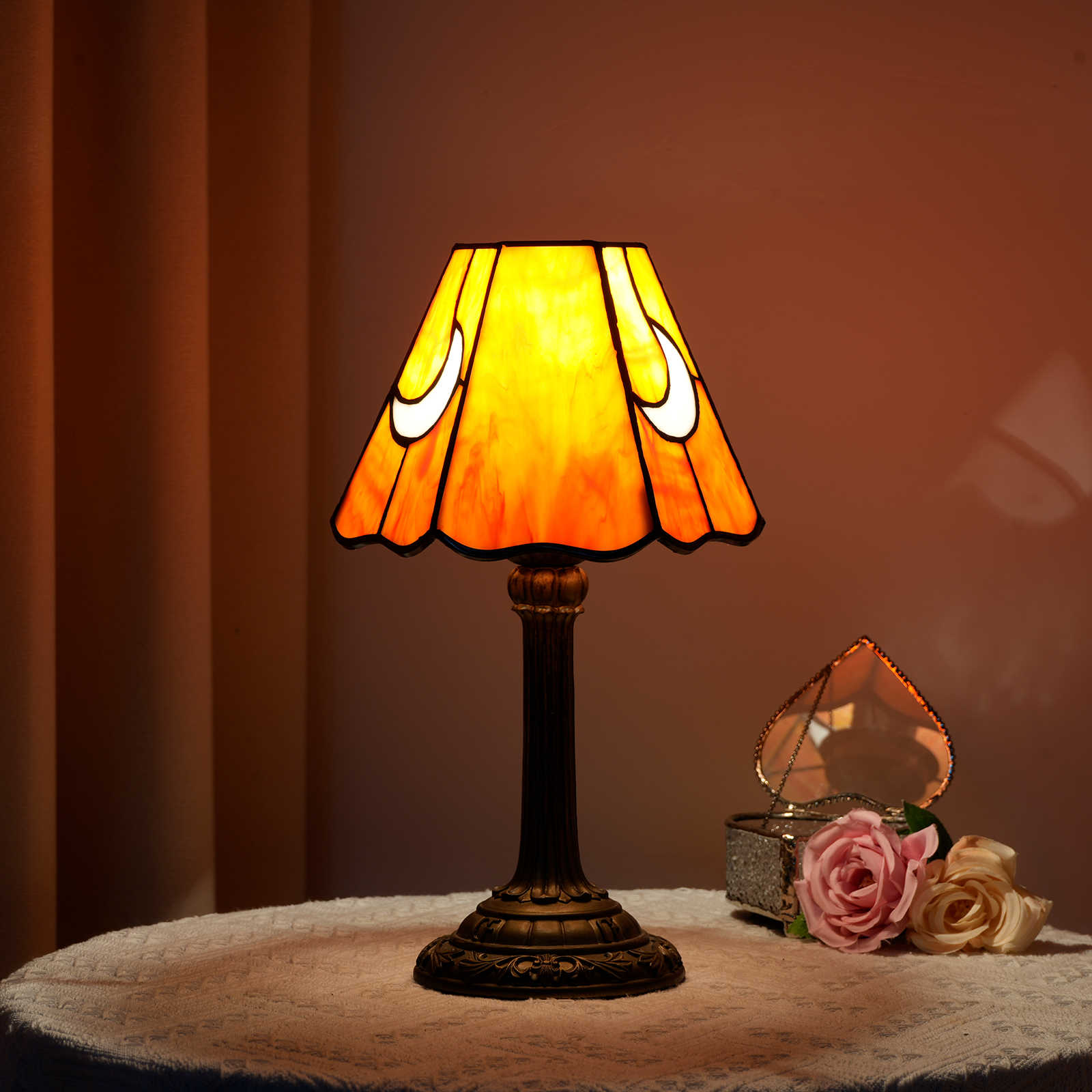 7-Inch Blivuself Tiffany Stained Glass Table Lamp, Retro-Style Orange Moon Pattern Design Bedside Lamp, Suitable For Home Decoration Art In Bedrooms, Restaurants, Hotels, Cafes, Etc. OFU1180