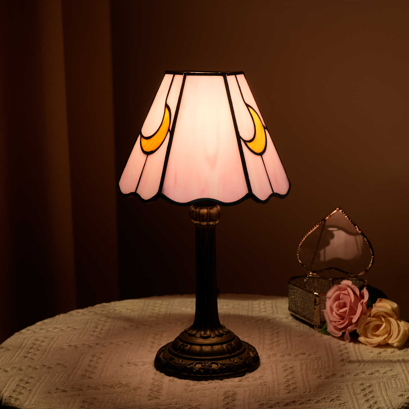 7-Inch Blivuself Tiffany Stained Glass Table Lamp, With A Retro Pink Moon Pattern Design Bedside Lamp, Suitable For Home Decoration Art In Bedrooms, Restaurants, Hotels, Cafes, Etc. OFU1170