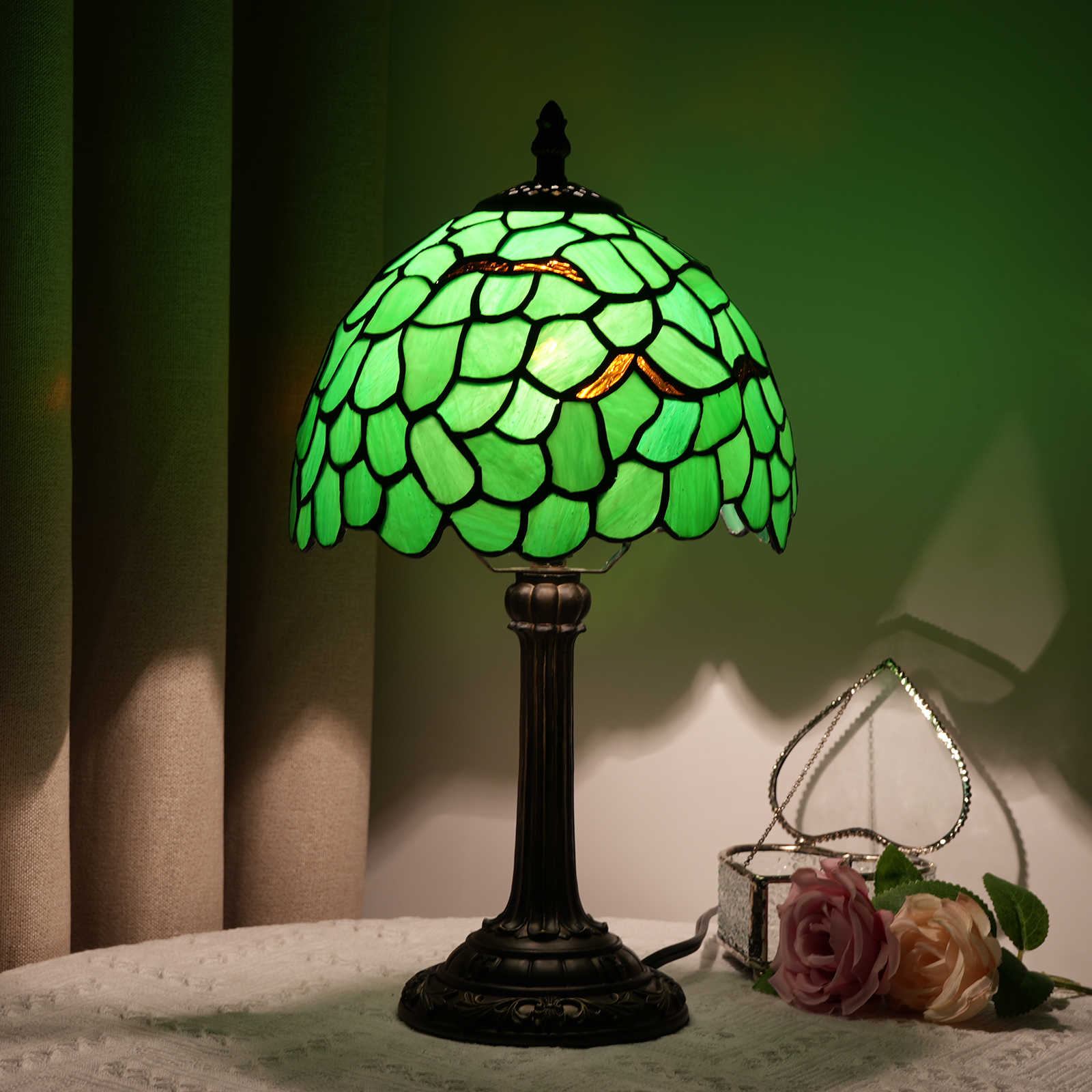 Blivuself Tiffany  Stained Glass Green Leaf Shape Design Lamp Bedroom Dining Room Office Dormitory Bar Decor Style European And American Retro Style Decor 8-Inch Green Leaf Desk Lamp OFU1056