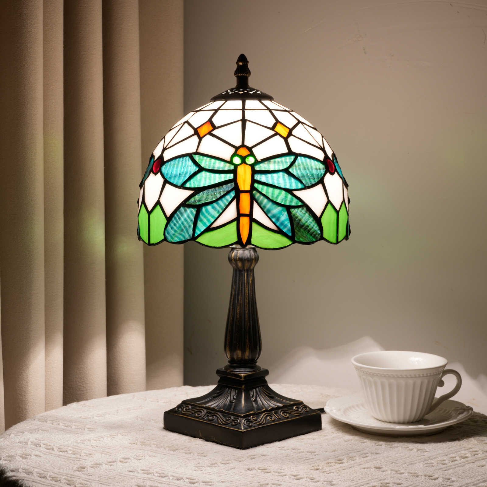 Blivuself Green Dragonfly Stained Glass Tiffany Table Lamp, Handcrafted Classic Insect Design, Small Vintage Nightstand Light with Bronze Base for Bedroom, Reading Nook, and Retro Home Decor OFU1434