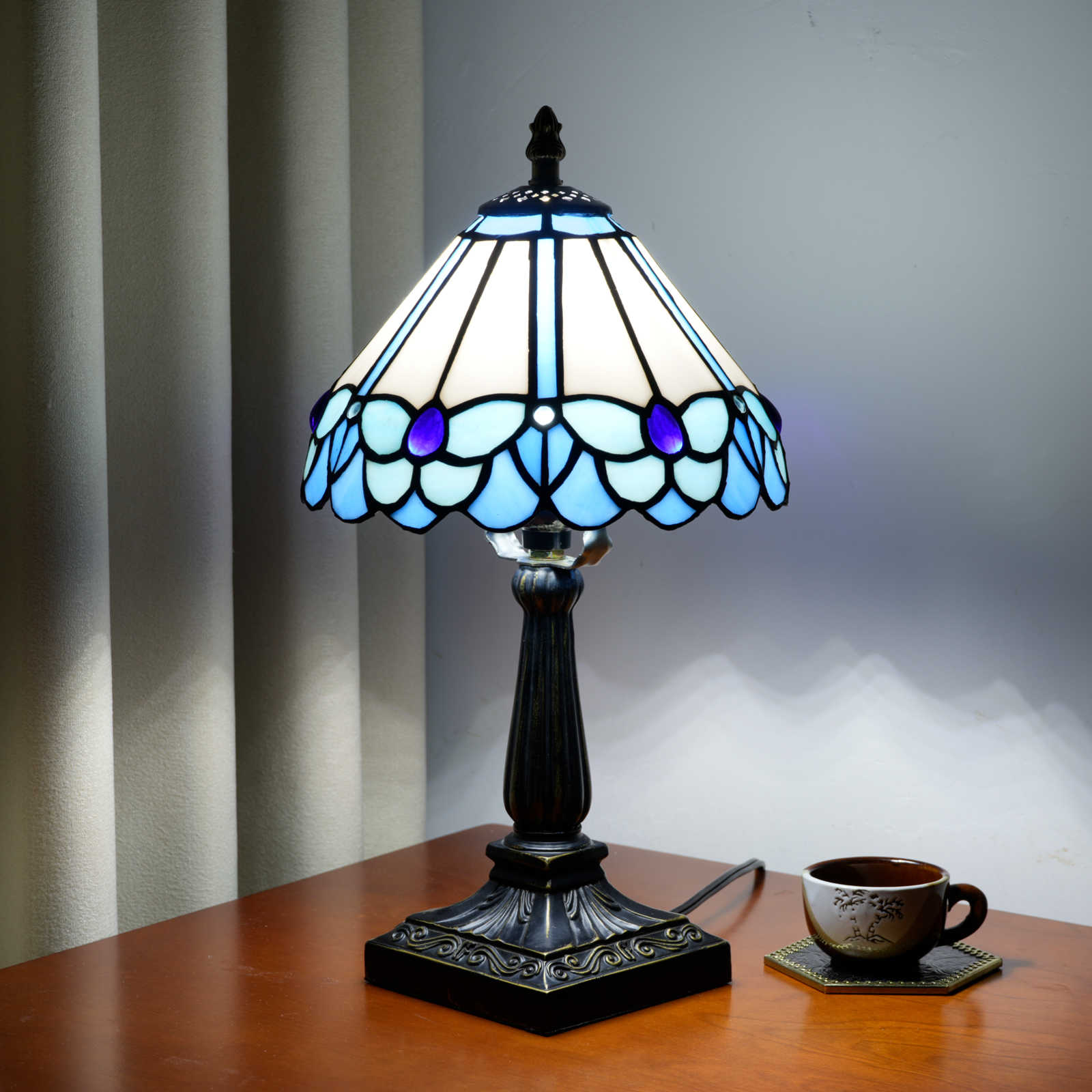 Blivuself Sky Blue Small Butterfly Tiffany Stained Glass Table Lamp Delicate Flying Butterfly Pattern Accent Light For Cottage Romantic Interior Decoration<OFU1400>