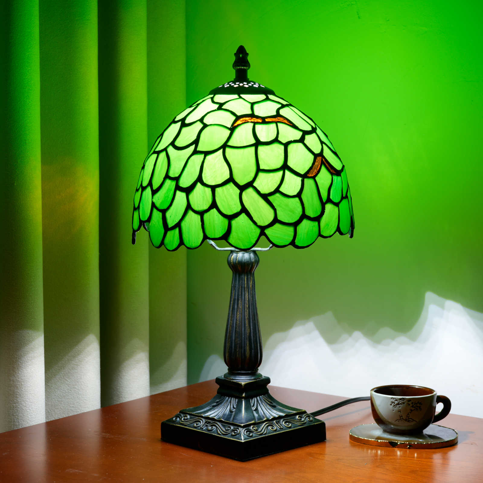 Blivuself  Green Leaf Pattern Tiffany Style Table Lamp 8inch Solid Green Stained Glass Shade With Antique Bronze Base, Vintage Accent Light For Bedroom Living Room<OFU1408>