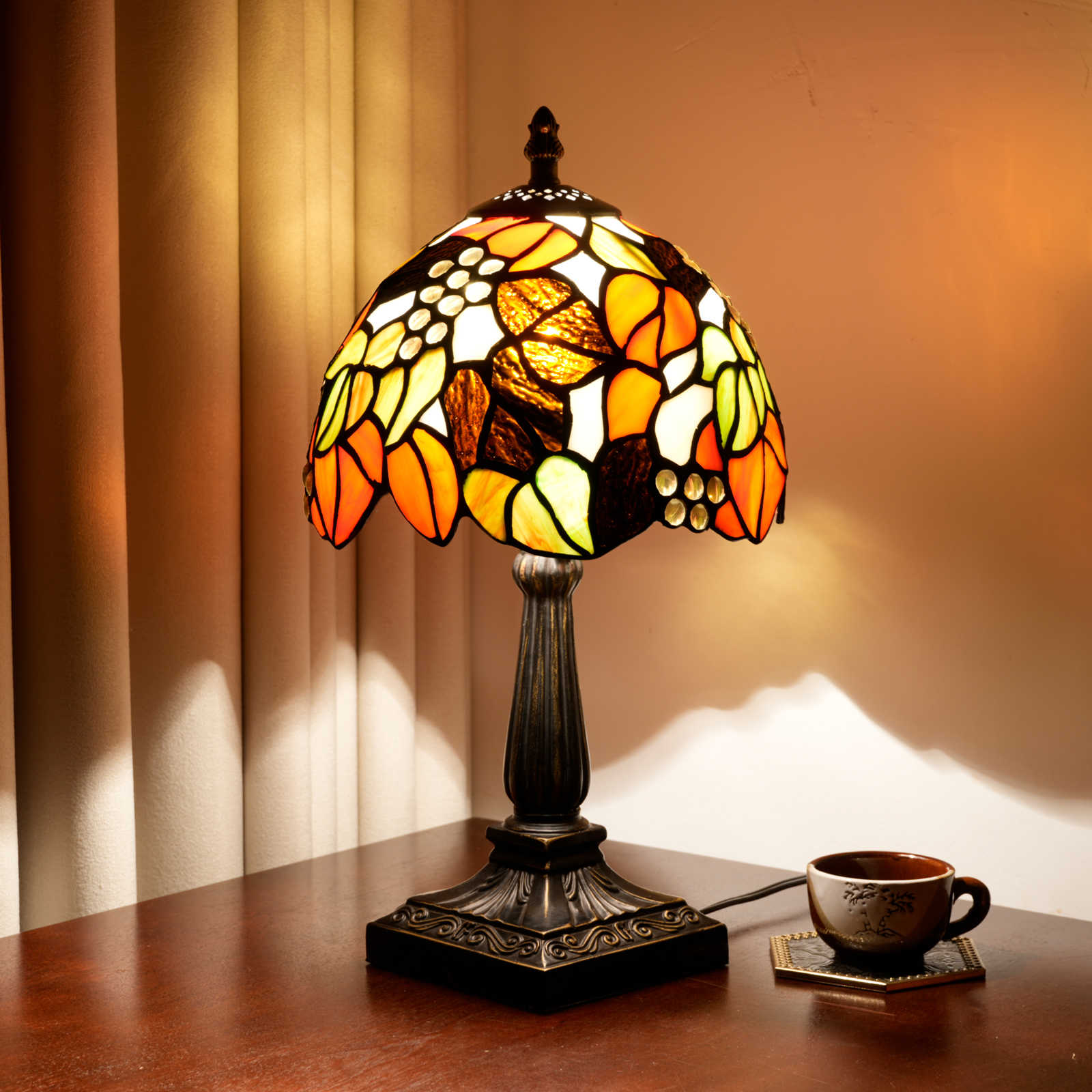 Blivuself Rustic Autumn Tiffany Lamp, Handcrafted Stained Glass with Maple Leaf and Grape Clusters, Vintage Resin Base, Decorative Night Light for Cottagecore And Boho Interiors<OFU1391>