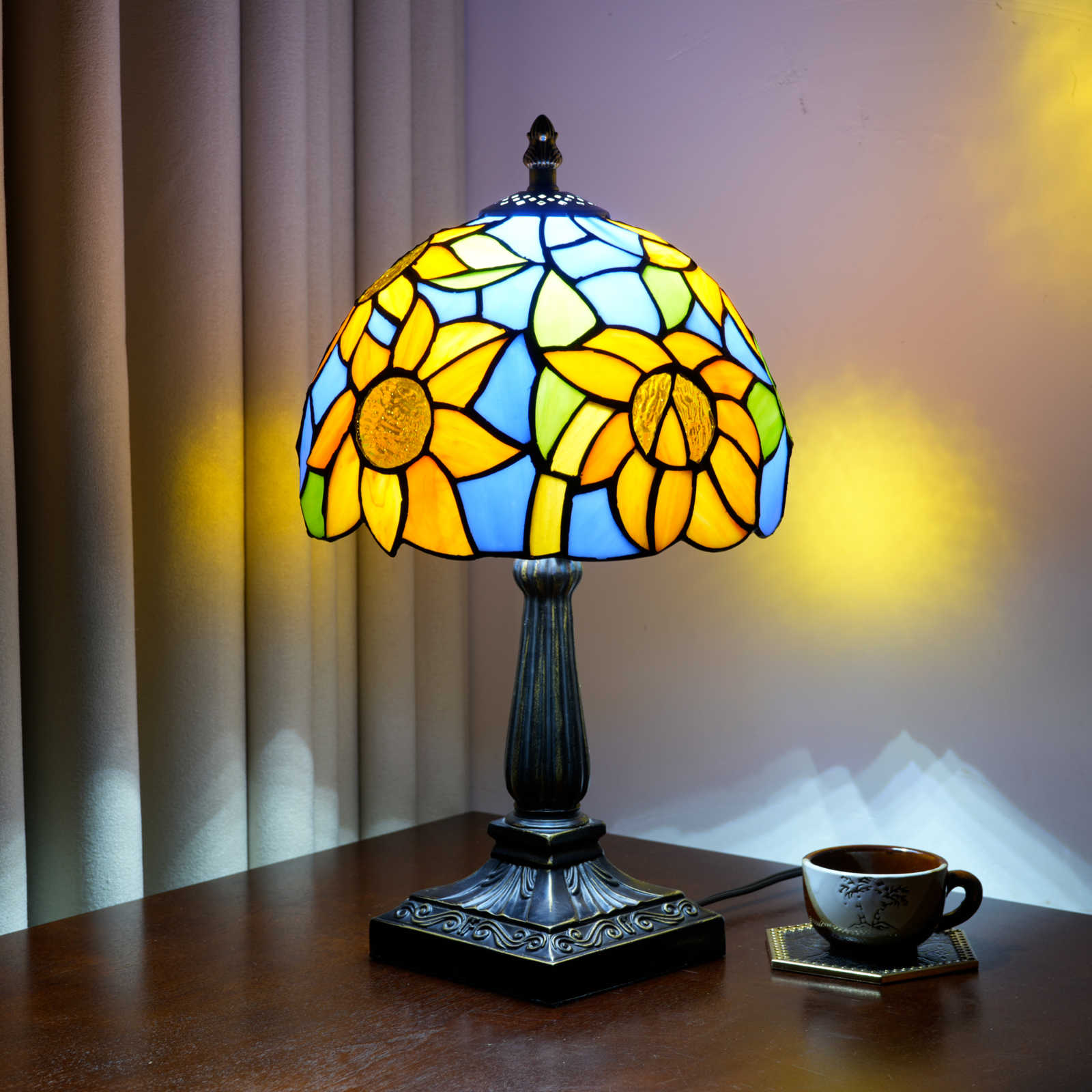 Blivuself Vintage Sunflower Stained Glass Table Lamp Tiffany Style Hand Soldered Glass Shade Retro Ornamental Bedside Lamp Decorative Night Light for Farmhouse Cottage Boho Interior Decoration<OFU1390>