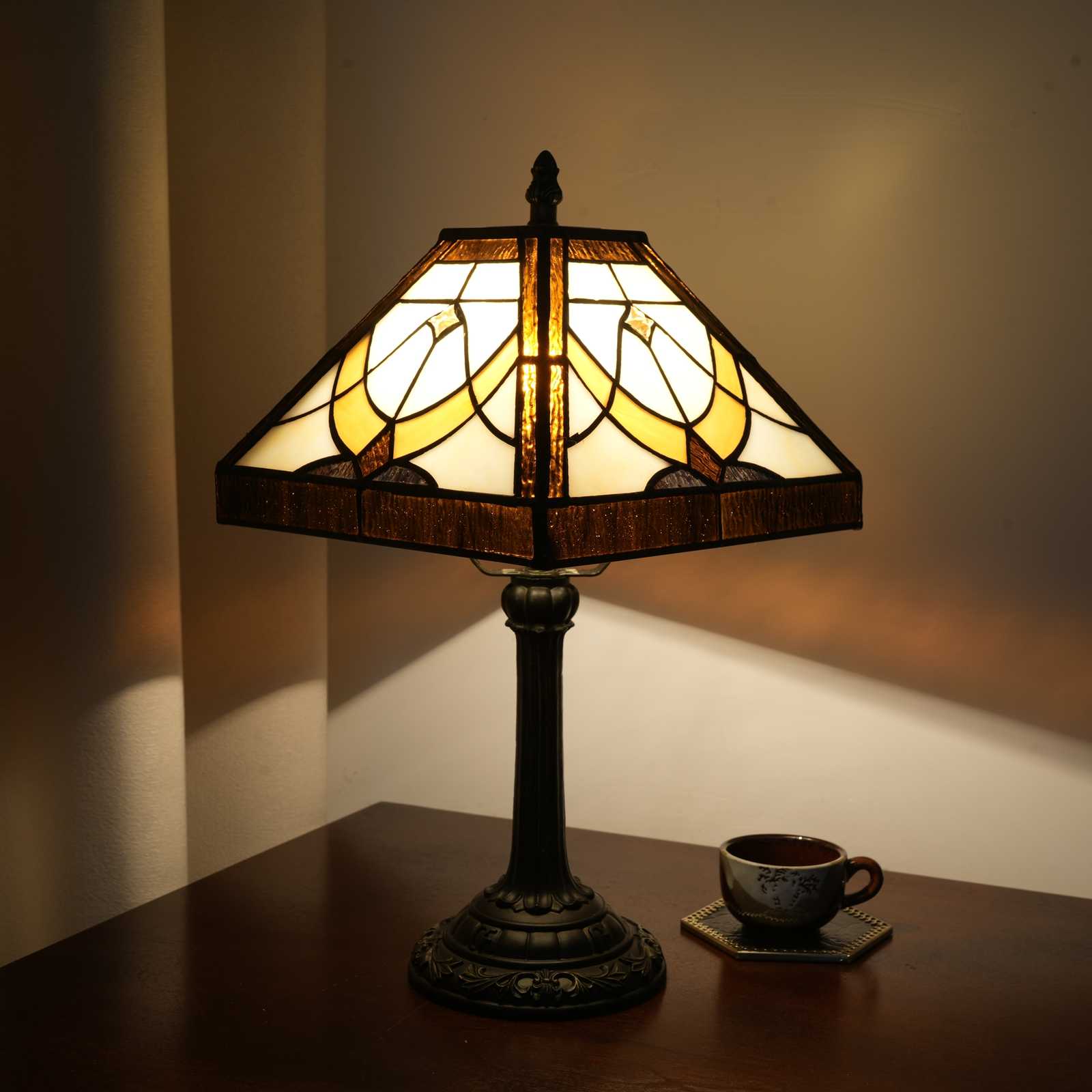 Blivuself Tiffany Style Handcrafted Tea-Colored Square Table Lamp, 8-Inch Stained Glass Lampshade, Retro Aesthetics, Lighting Up Time, Suitable For Home Decoration Art In Dormitories, Coffee Shops, Office Areas, Etc（OFU1238）