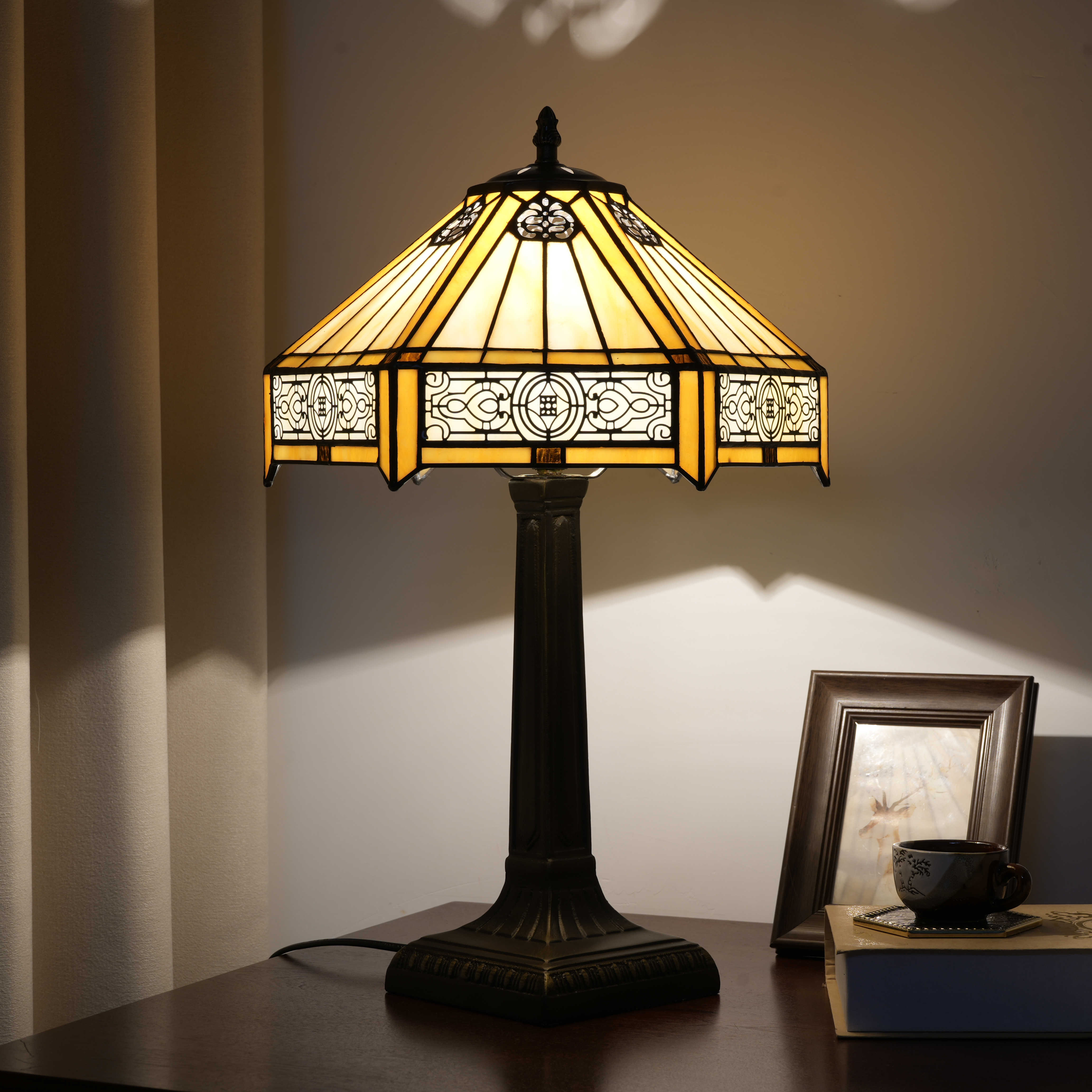 Blivuself Tiffany Desk Lamp Traditional Country Style 12-Inch Yellow Copper Mesh Handmade Colored Glass Lamp Shade, Retro Style Glass Lamp, Indoor Lighting Eye Protection Reading Lamp, Suitable For Bedroom, Restaurant, Office, Etc., 12-Inch Six-Sided Hollow - Bronze Square Desk Lamp OFT1258