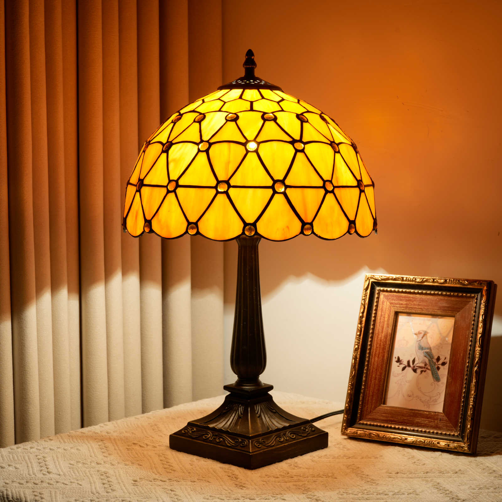 Blivuself Vintage Tiffany Style Amber Geometric Table Lamp, 12 Inch Handcrafted Stained Glass Nightstand Light with Warm Amber Pattern, Art Deco Jewel Embellished Accent Lamp, Antique Bronze Metal Base, 57 Inch Cord, Ideal for Bedroom, Living Room, Home Office, Rustic & Retro Decor OFT1408