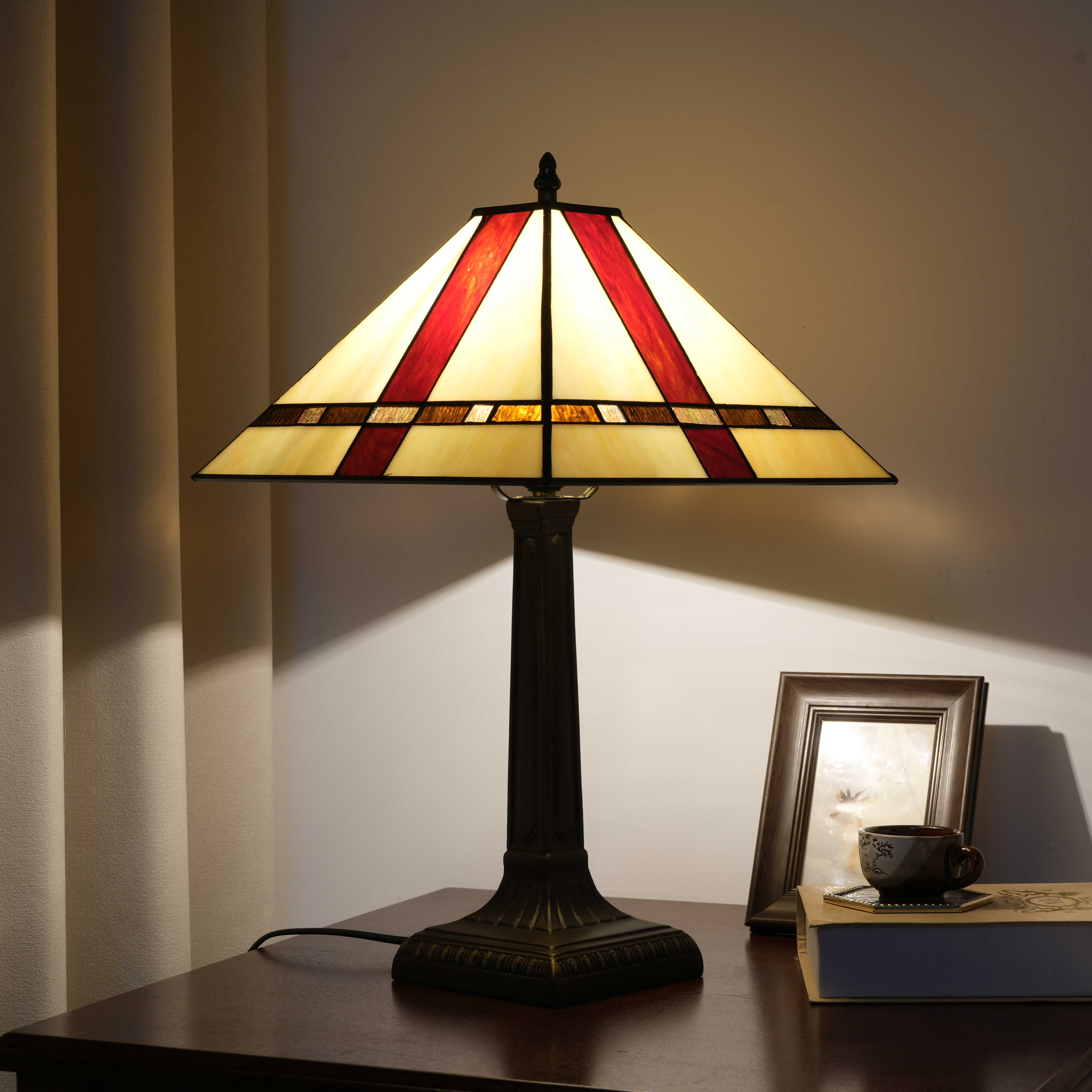 Blivuself Tiffany Desk Lamp Traditional Medieval Style 16 Inches Yellow Base Square Hand Stained Glass Lamp Shade, Classical Art Style Interior Lighting Eye Protection Reading Lamp, Suitable For Bedroom Dining Room Office, Etc., 16 Inches Brown Square Desk Lamp OFT1262