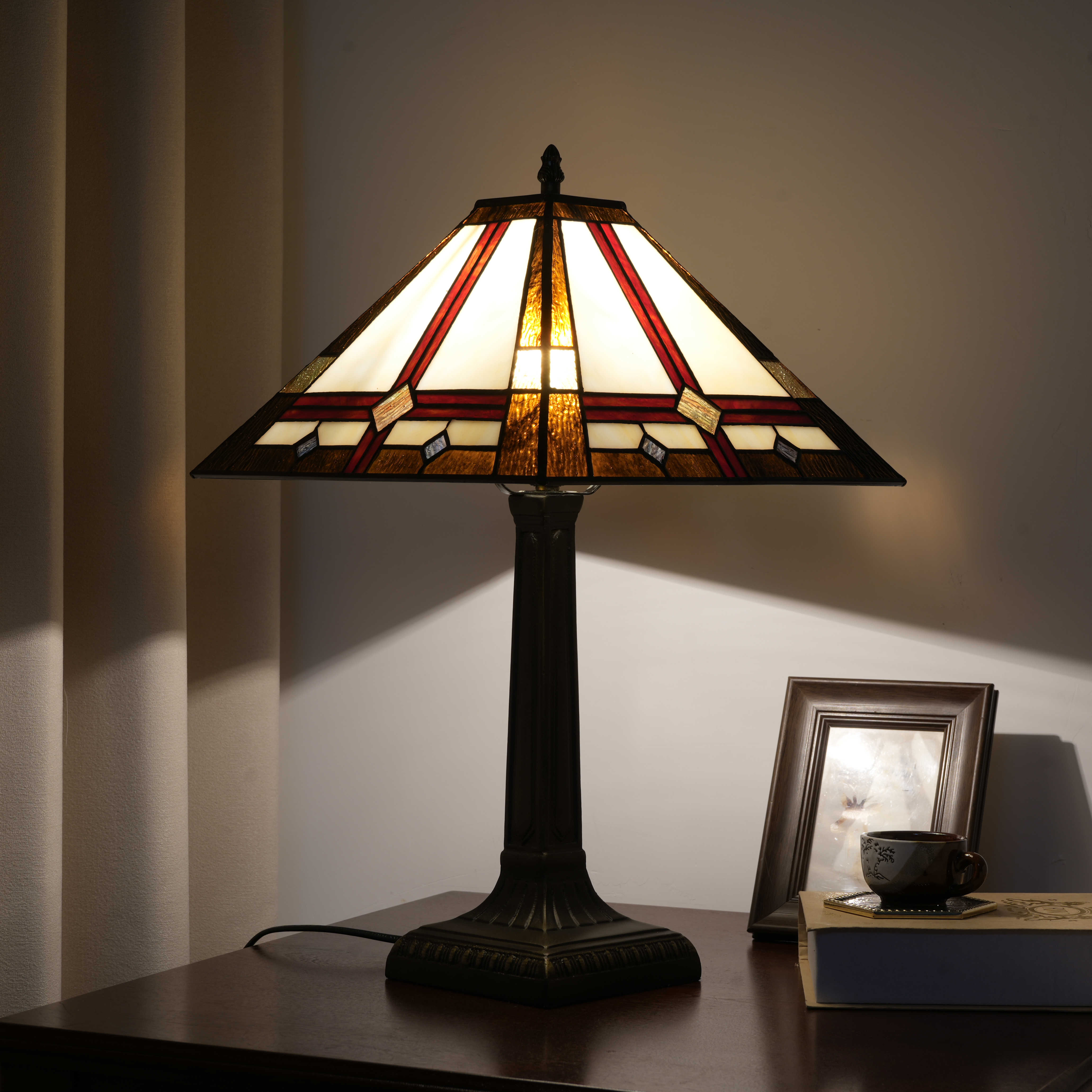 Blivuself Tiffany Desk Lamp Traditional Retro Style 16 Inches Red Line Square Hand-Colored Glass Lamp Shade, Classical Art Style Indoor Lighting Eye Protection Reading Lamp, Suitable For Bedroom, Dining Room, Office, Etc., 16 Inches 83G Square Desk Lamp OFT1261