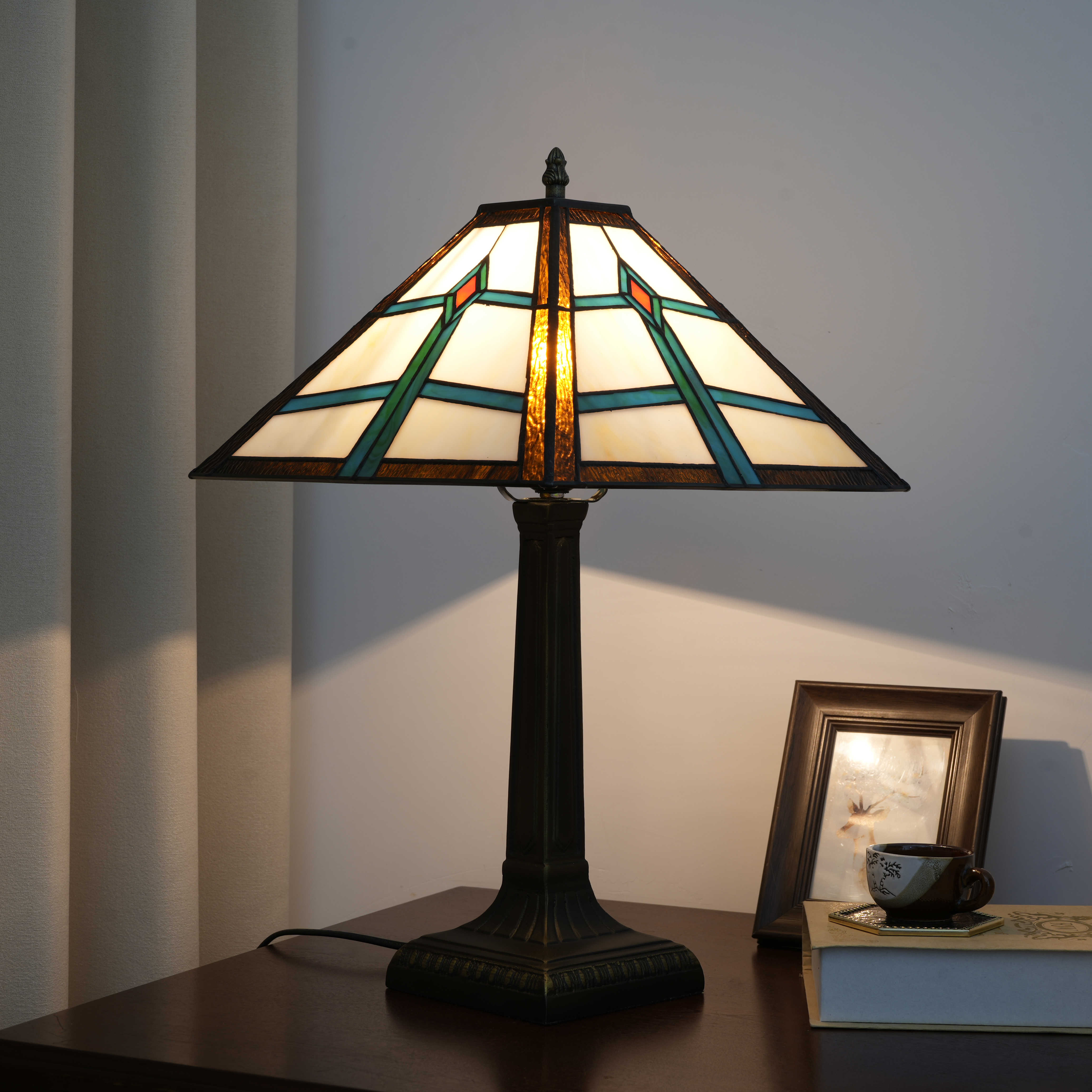 Blivuself Tiffany Desk Lamp Victorian Style 16 Inch Green Square Hand Stained Glass Lamp Shade, Retro Style Glass Lamp, Indoor Lighting Eye Protection Reading Light, Suitable For Bedroom Dining Room Office, Etc., Classical Art Craft, 16 Inch Tea Green Square Desk Lamp OFT1259