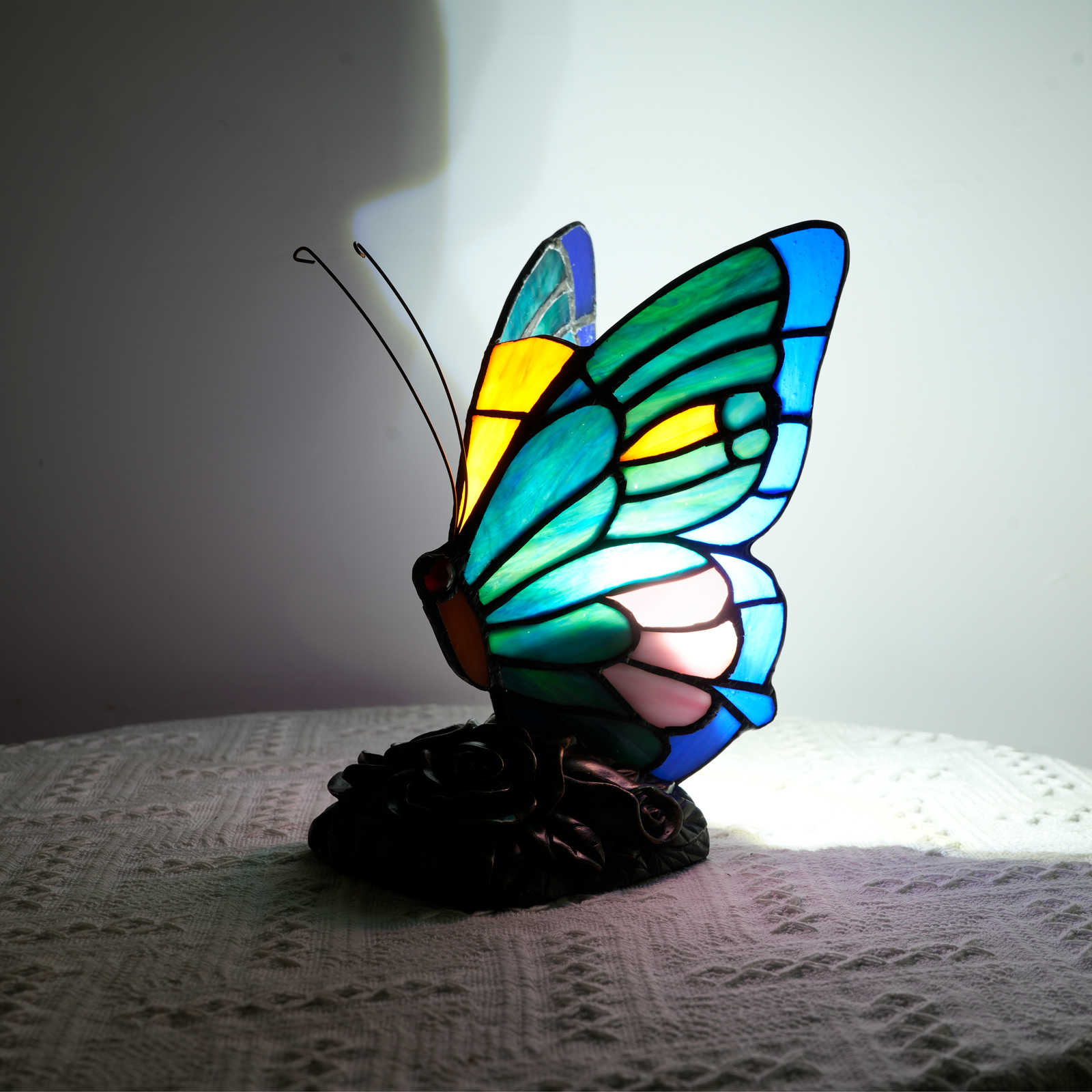 Blivuself Tiffany Butterfly Table Lamp Warm And Lovely Mini Night Light Blue Butterfly Hand Colored Glass Lamp Suitable For Bedroom Library Living Room Dormitory Tiffany Style Retro Home Decoration Crafts（OFU1254）