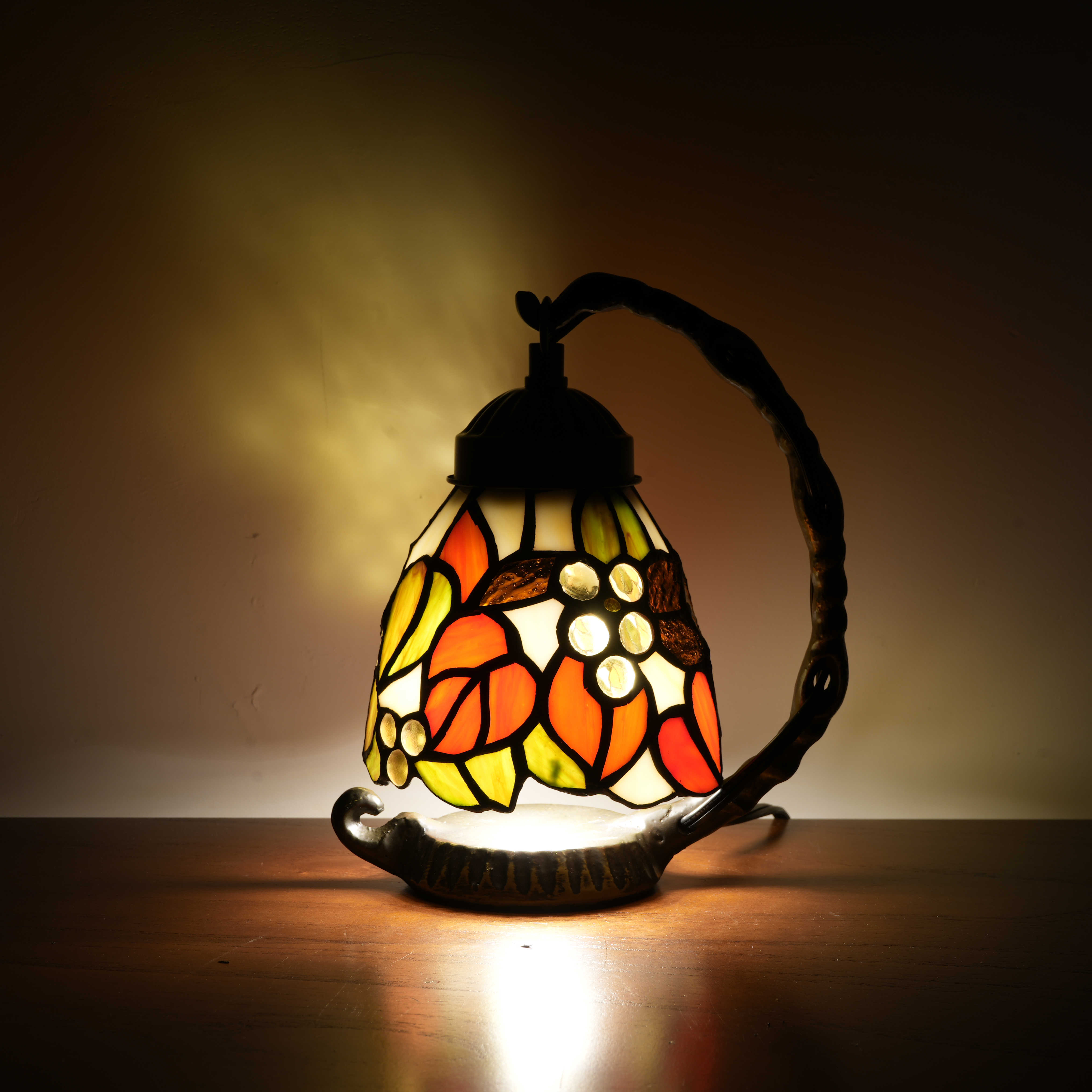 Blivuself Tiffany Vintage Medieval Style Design Brown Maple Leaf Handmade Stained Glass Lampshade, Suitable For Bedroom, Library, Living Room And Other Warm And Lovely Night Light Home Decoration, Mini Maple Leaf Grape Night Light OFU1212