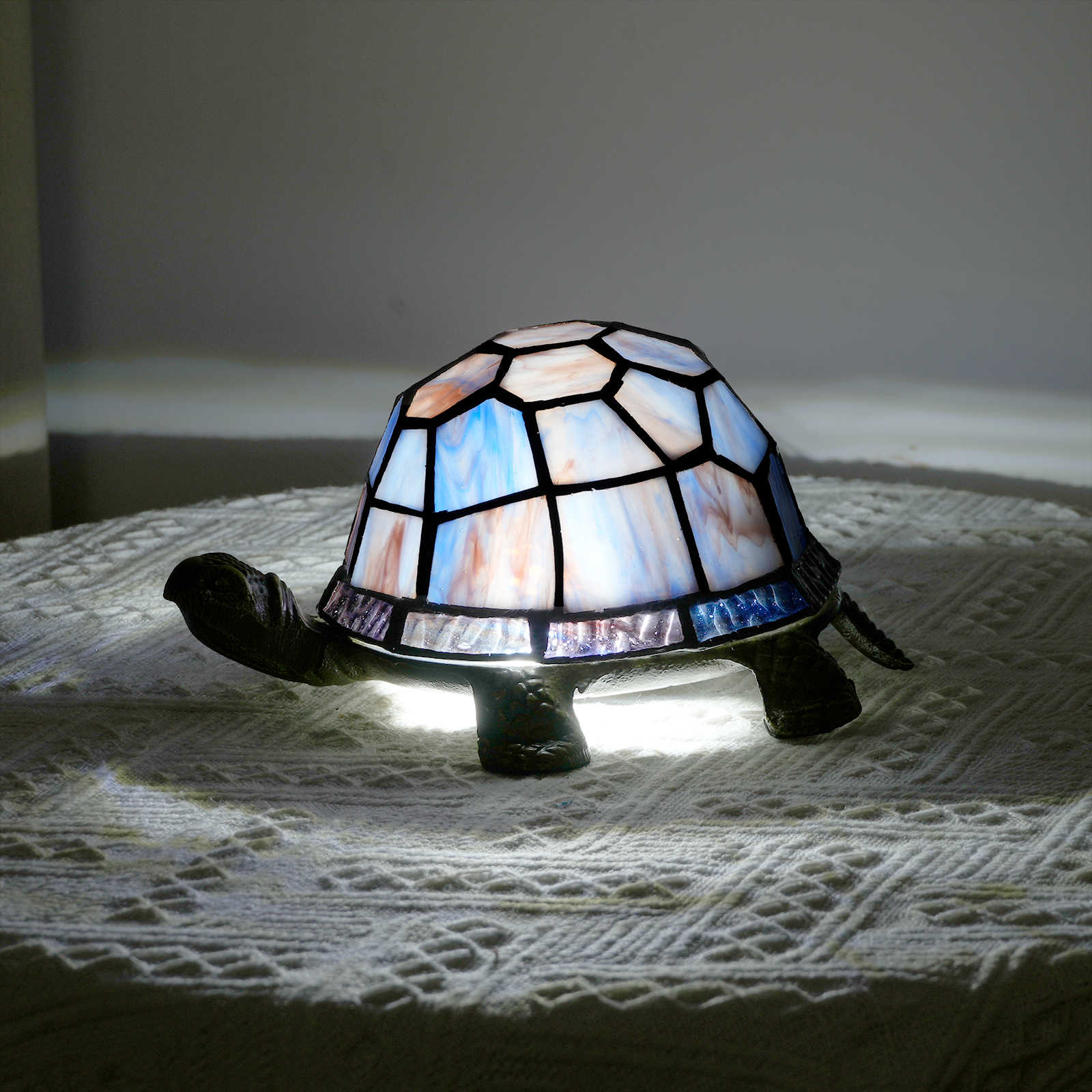 Blivuself Tiffany Desk Lamp Traditional Style Purple Turtle Hand Stained  Glass Lamp Shade, Suitable For Gift Bedside Table Desk, Classical Art Mini Night Light Romantic Home Decoration, 94449 Turtle Desk Lamp OFU1218