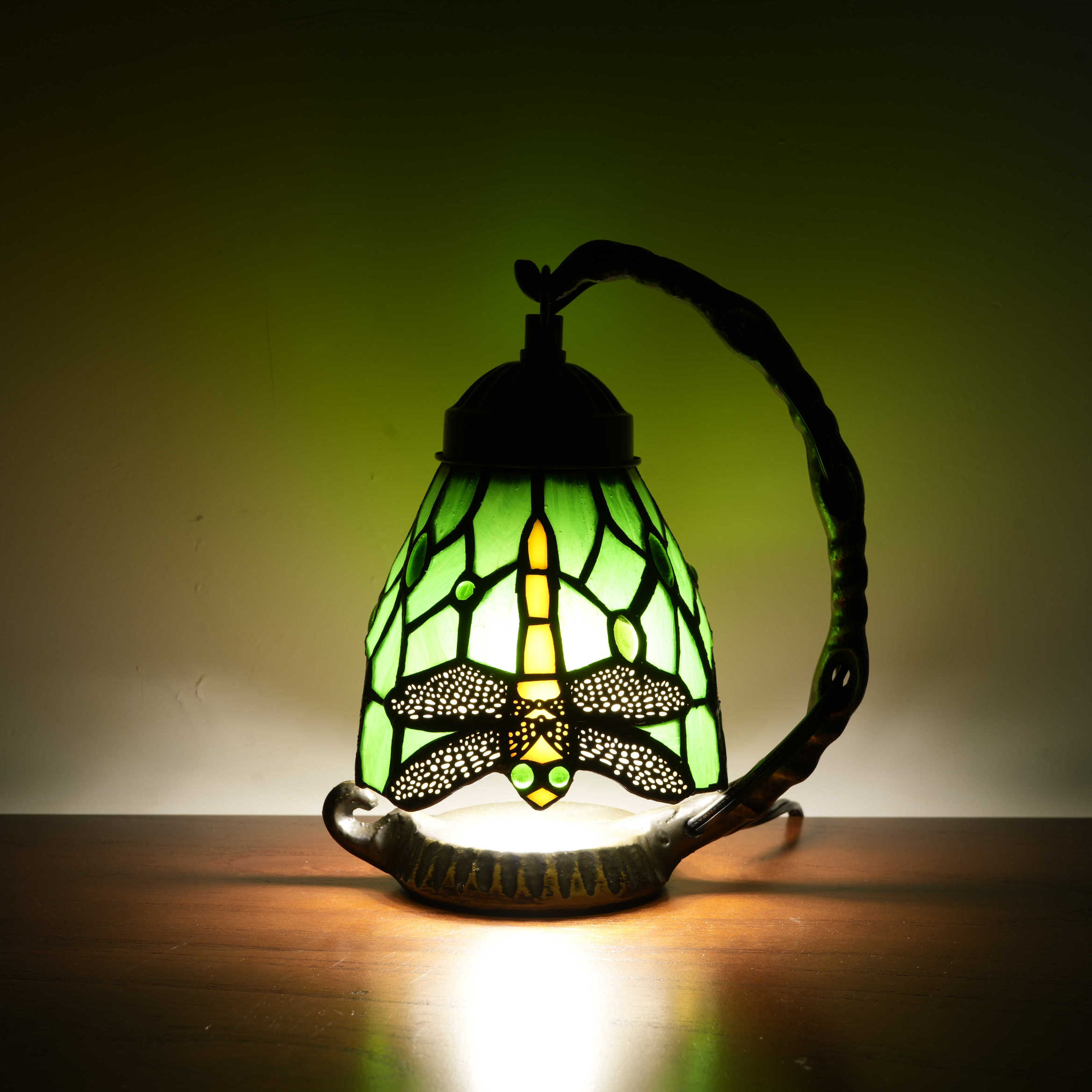 Blivuself Tiffany Lamp Victorian Style Green Dragonfly Design Handmade Stained Glass Lampshade, Suitable For Bedroom Library Living Room, Etc., Warm And Warm Atmosphere Mini Nightlight Home Decoration, Mini Green Dragonfly Nightlight OFU1209
