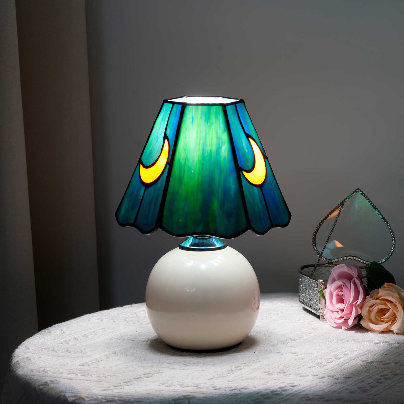 Blivuself Tiffany Table Lamp Retro Style 7-Inch Cyan Blue Background Yellow Moon Design Handmade Stained Glass Lamp Shade, Warm And Lovely Night Light Home Decoration, Suitable For Children'S Gift Bedroom Living Room, 7-Inch Cyan Blue Moon - Ceramic Mouth Table Lamp OFU1206