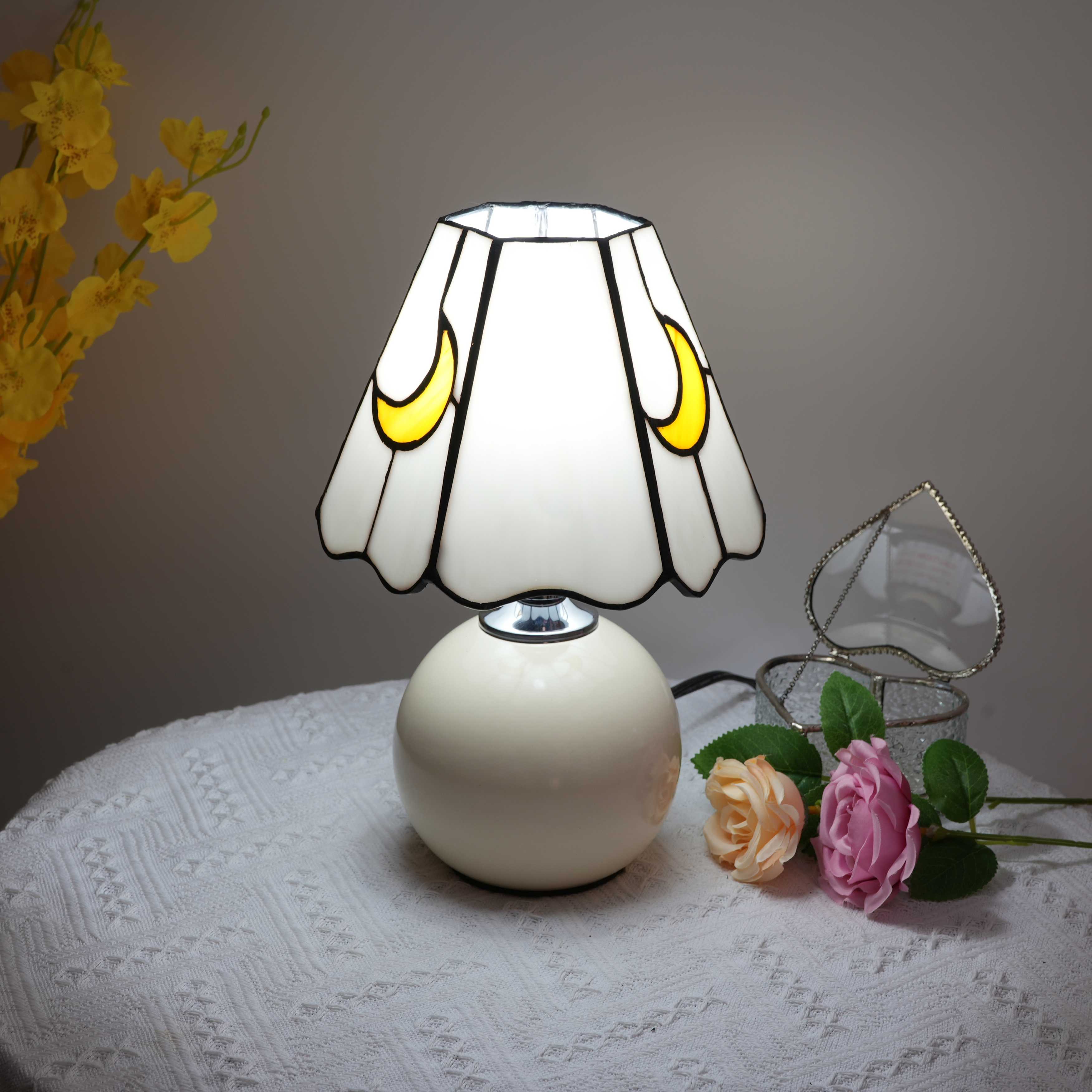 Blivuself Tiffany Lamp Mid-Century Style Stained Glass Lamp Shade White Moon Lamp For Bedroom Headboard Office Art Deco Nightlight Eye Protection Light Retro Home Decor Big Mouth Ceramic Lamp White Moon - Ceramic Lamp OFU1065