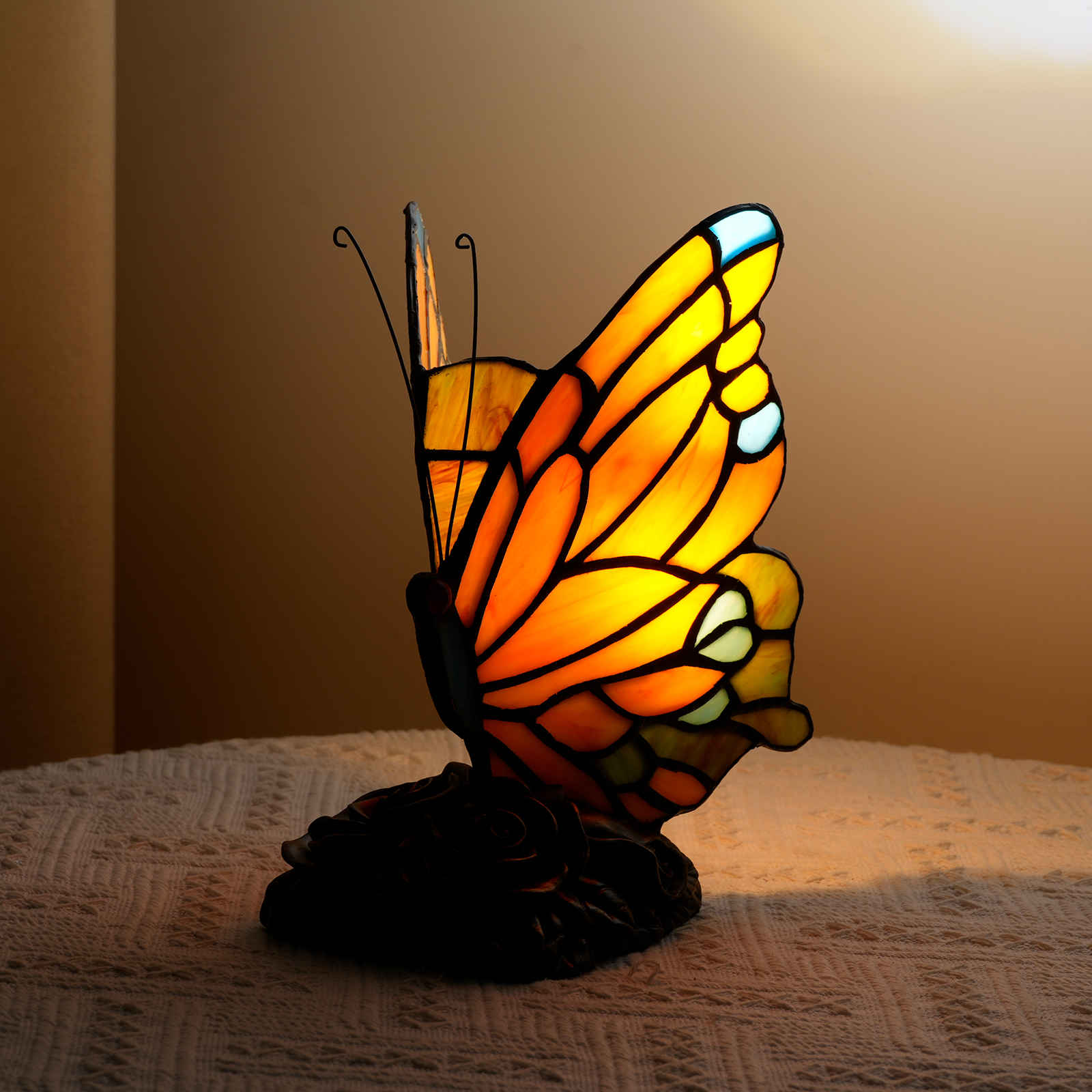 Blivuself Tiffany Style Orange Mini Butterfly Nightlight Stained glass bedroom bedside lamp or table lamp LED lamp Colorful vintage butterfly decoration perfect for giving to children, girls, families, holiday gifts, etc. Orange small butterfly lamp OFU1188