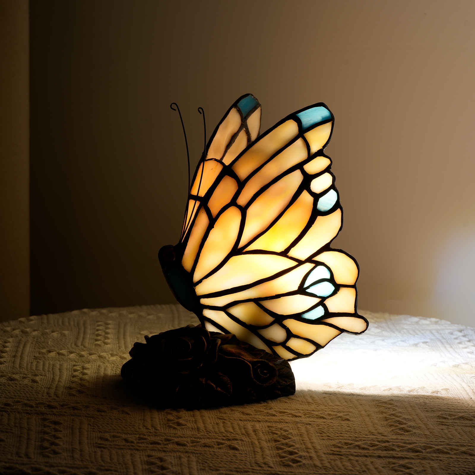 Blivuself Tiffany Style White Mini Butterfly Nightlight Stained Glass Bedroom Bedside Lamp Or Table Lamp Led Bulb Colorful Vintage Butterfly Decoration Perfect For Giving To Children, Girls, Families, Holiday Gifts, Etc. Small White Butterfly Desk Lamp OFU1187