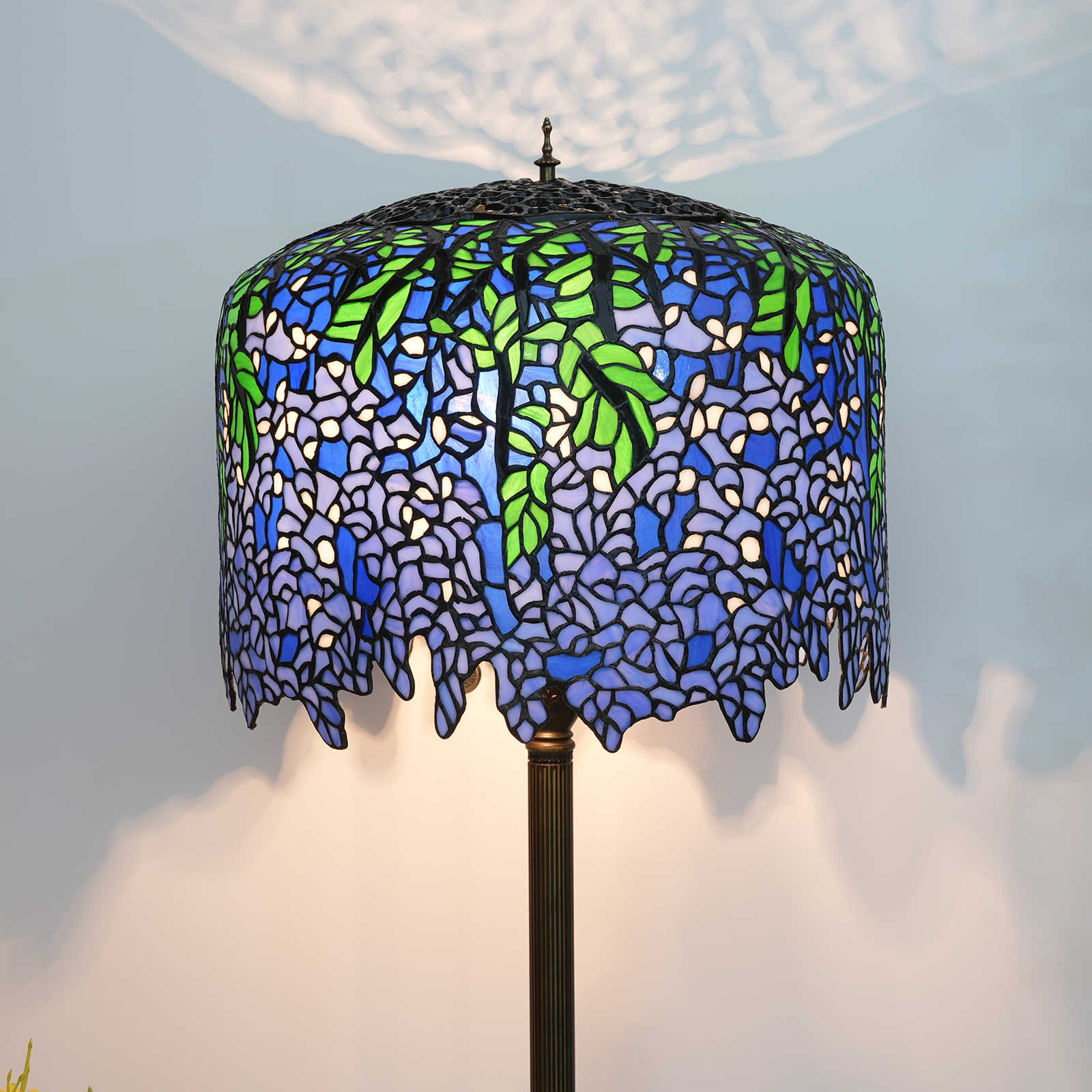 Blivuself Tiffany Floor Lamp Medieval Light Luxury Style 18-Inch Wisteria Flower Barrel Lamp Handmade Stained Glass Lamp Shade, Indoor Lighting Reading Vintage Classical Art Atmosphere Home Decoration Suitable For Bedroom Living Room Office Study 18-Inch Wisteria -OF Floor Lamp OFN38